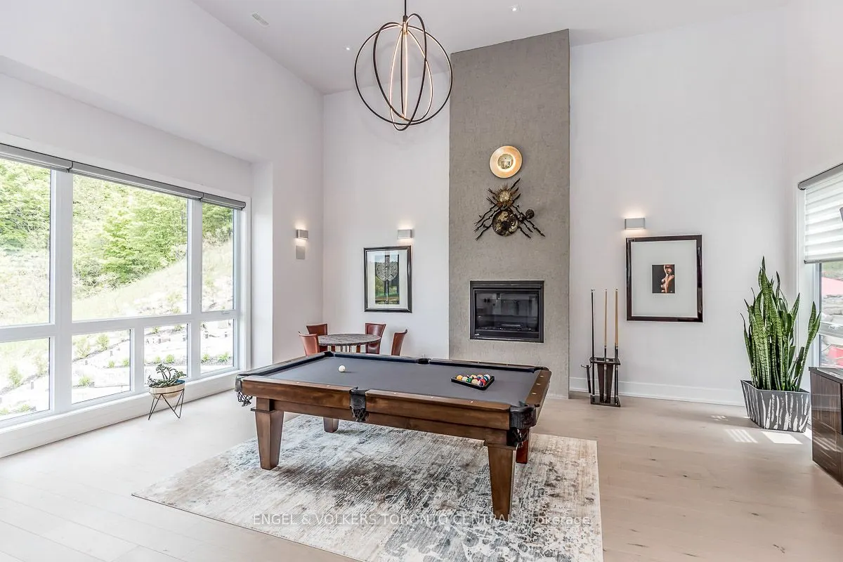 16 Valleycrest Drive