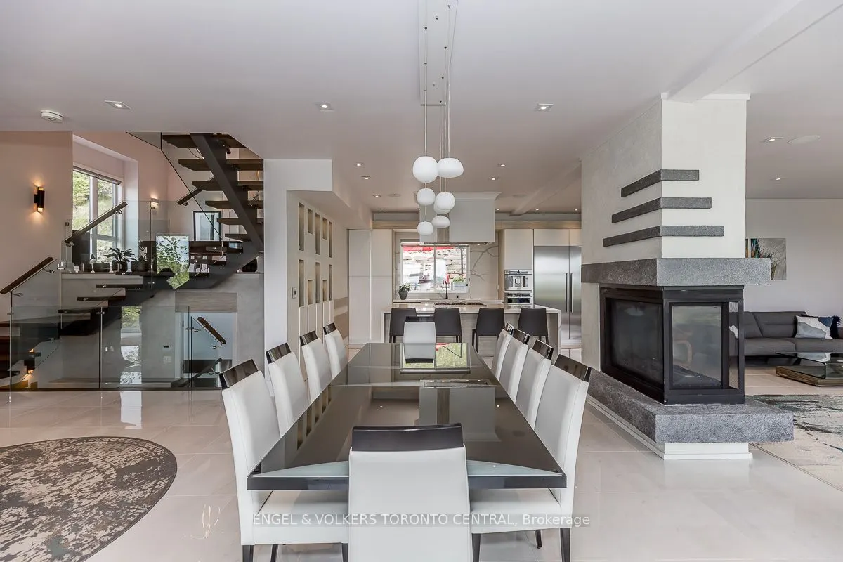 16 Valleycrest Drive