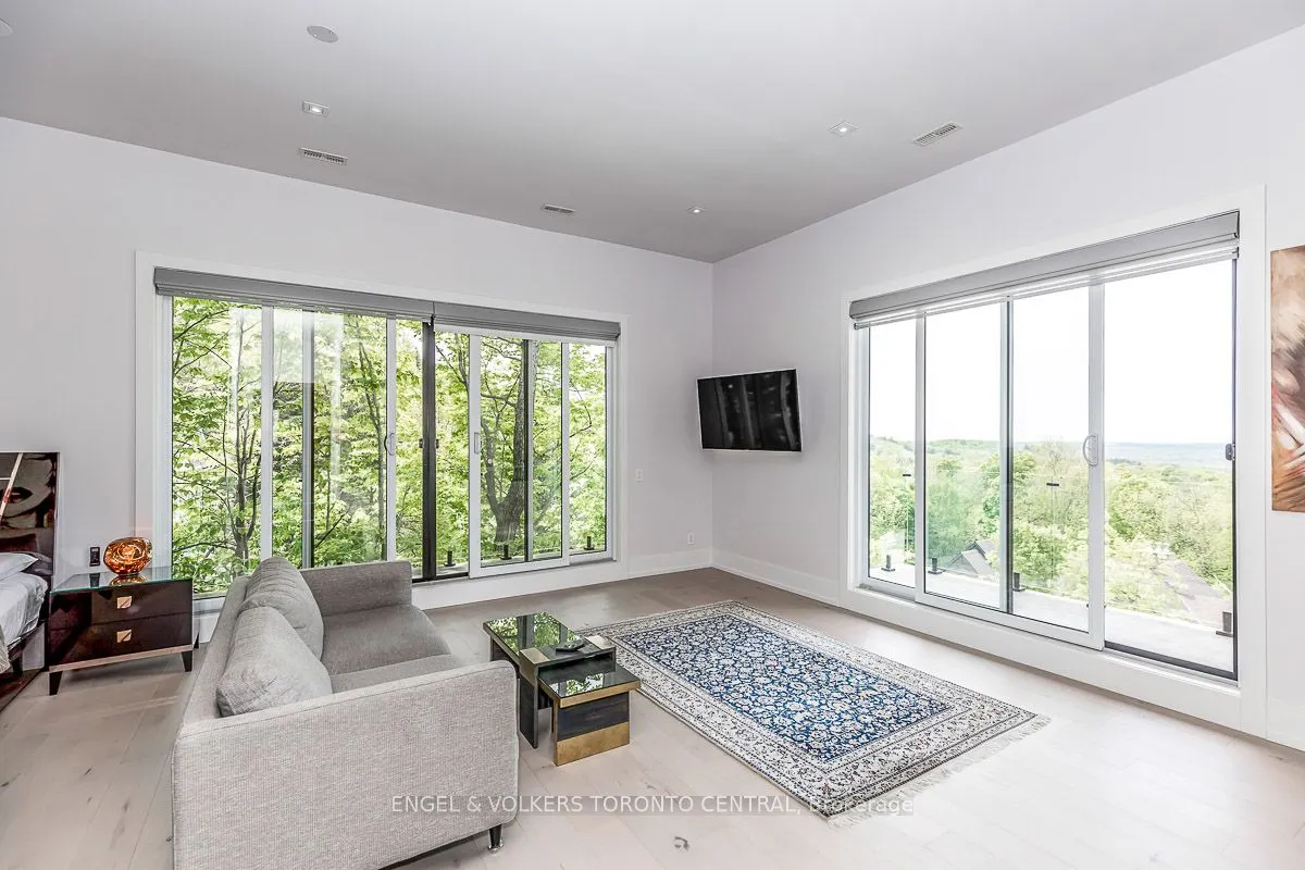 16 Valleycrest Drive
