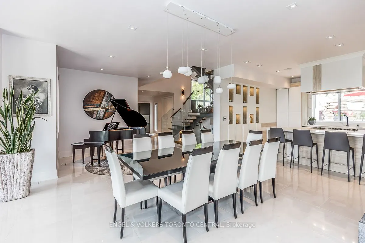 16 Valleycrest Drive
