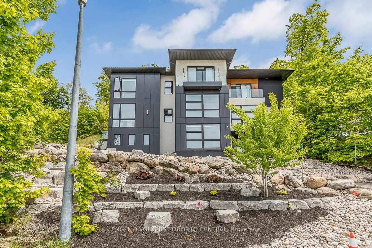 16 Valleycrest Drive
