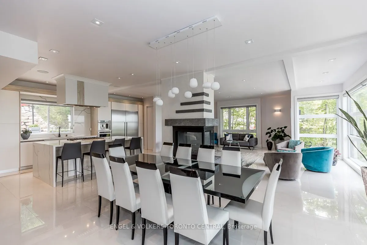 16 Valleycrest Drive