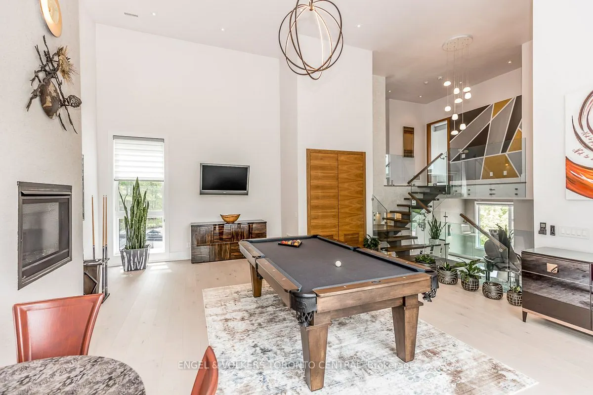 16 Valleycrest Drive