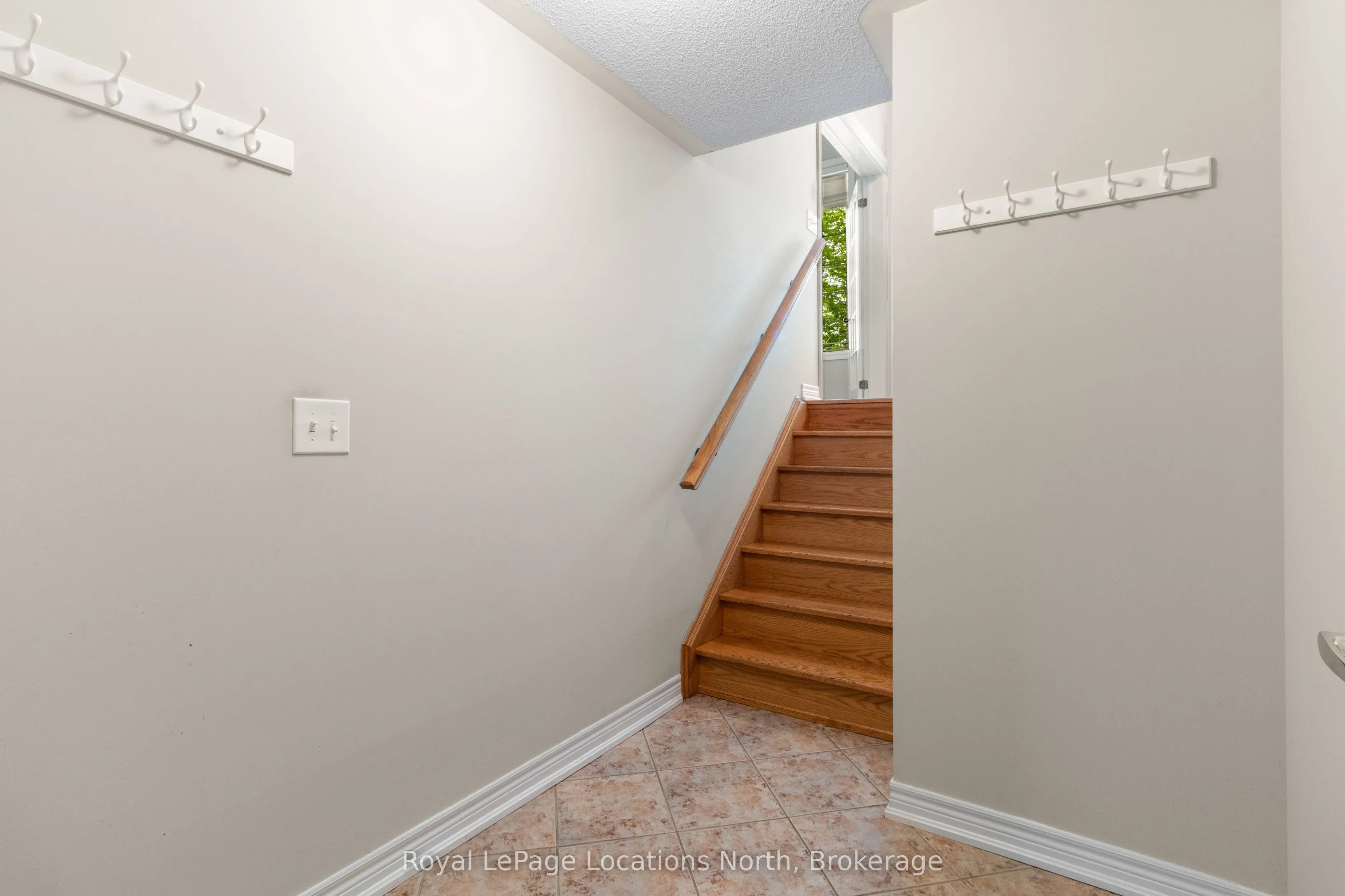 8 Broadpoint Street