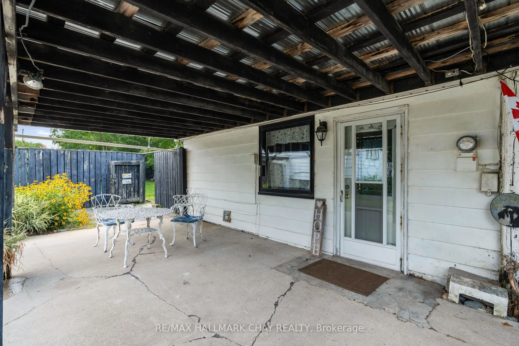 7 Caroline Street E