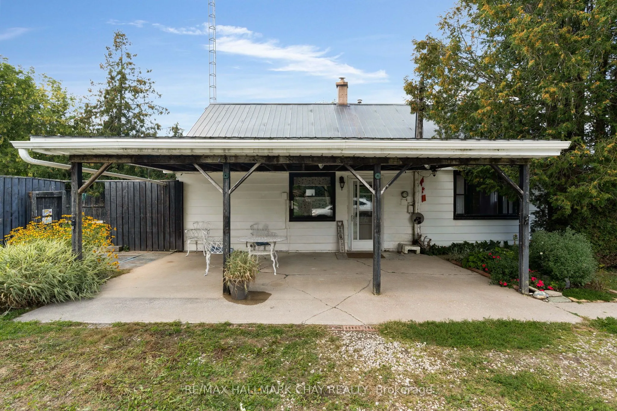 7 Caroline Street E