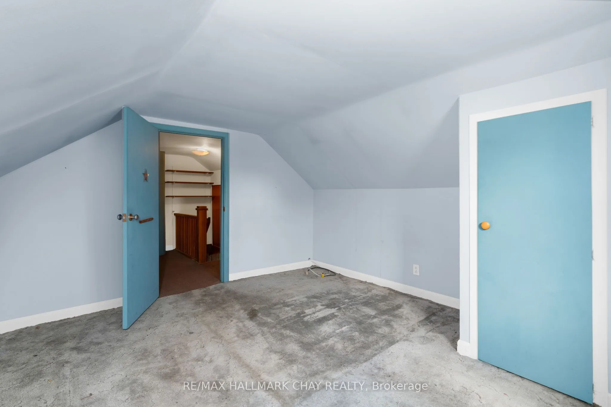 7 Caroline Street E