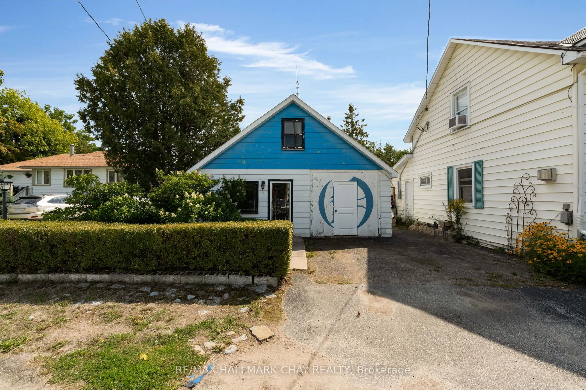 7 Caroline Street E