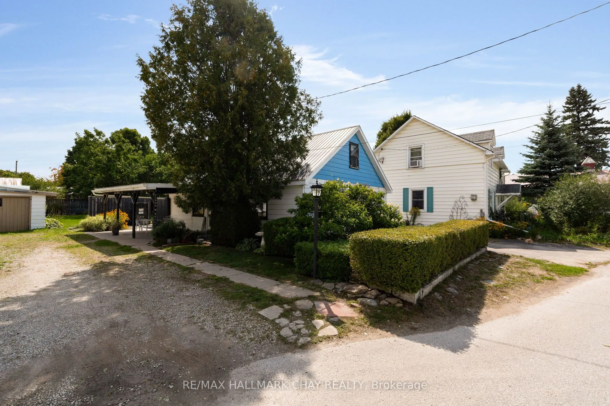 7 Caroline Street E