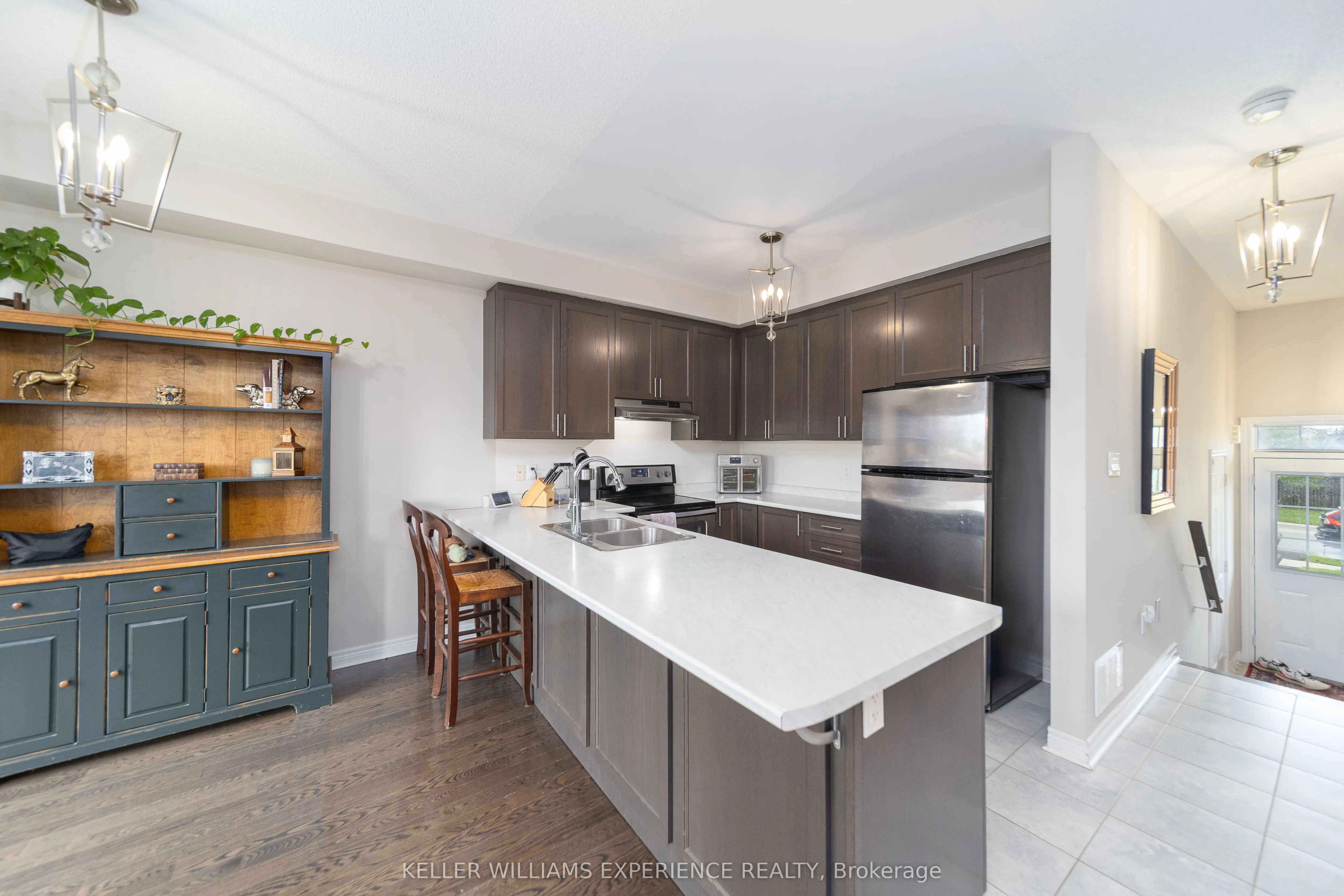 48 Snelgrove Crescent