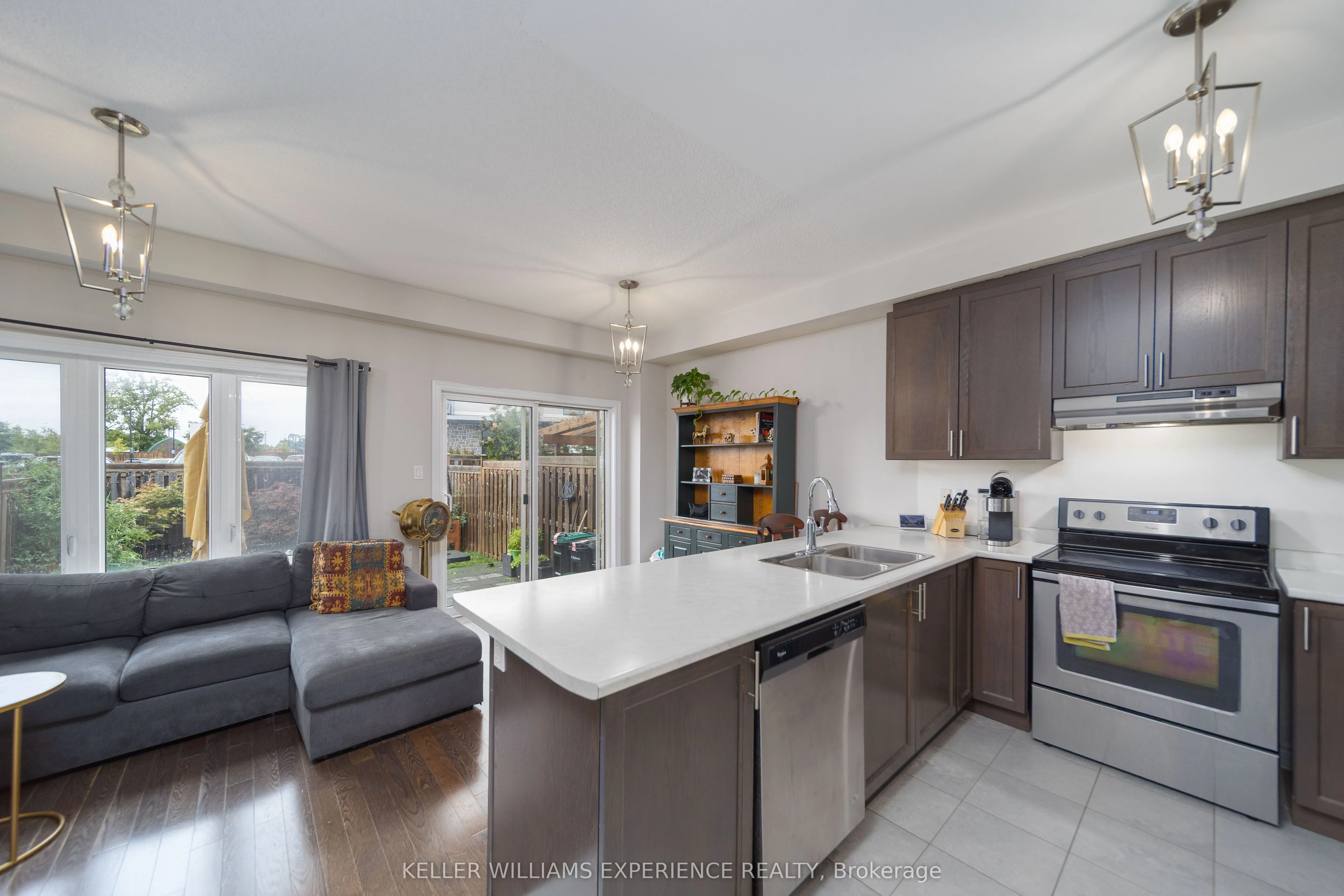 48 Snelgrove Crescent