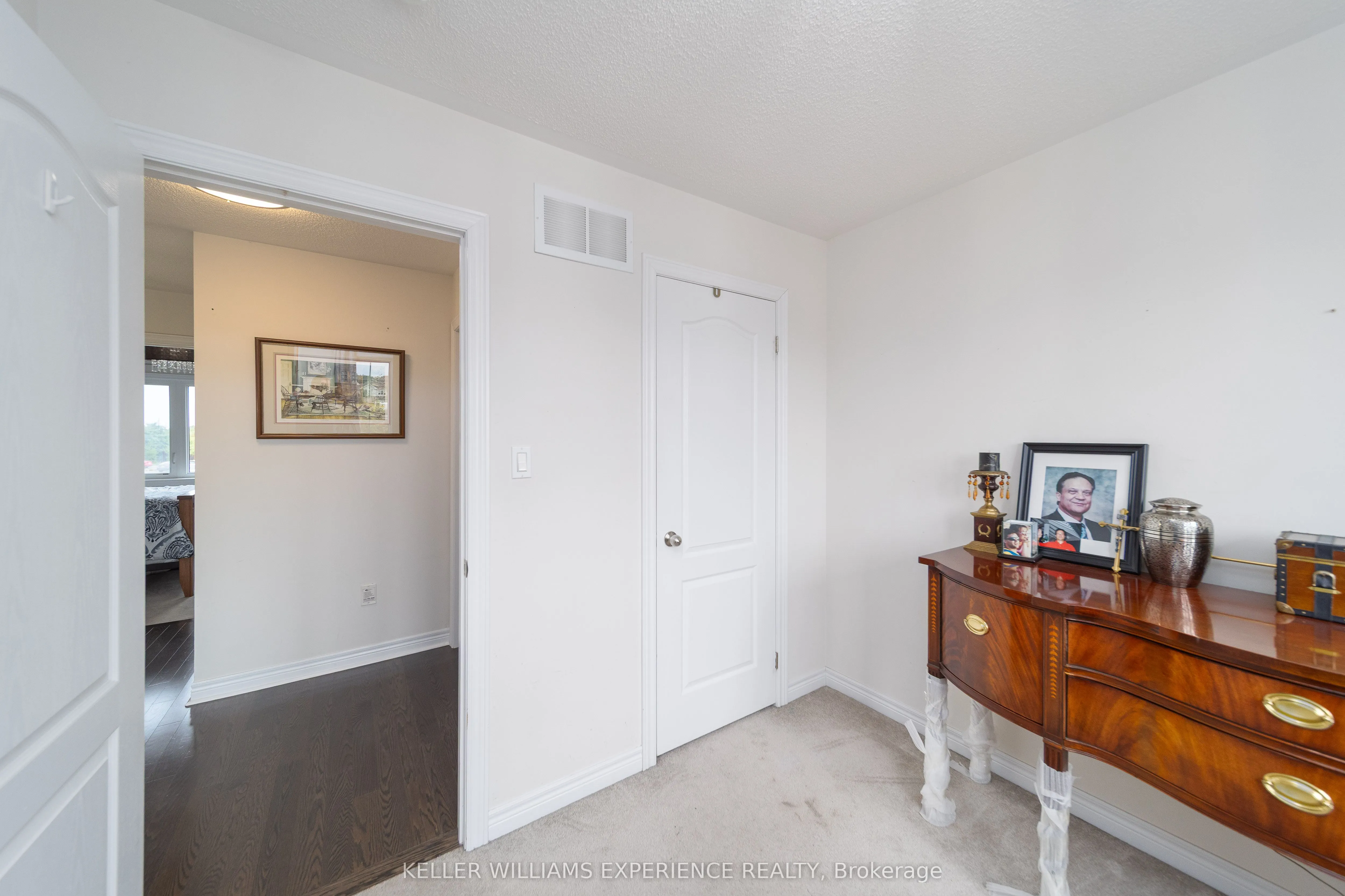 48 Snelgrove Crescent