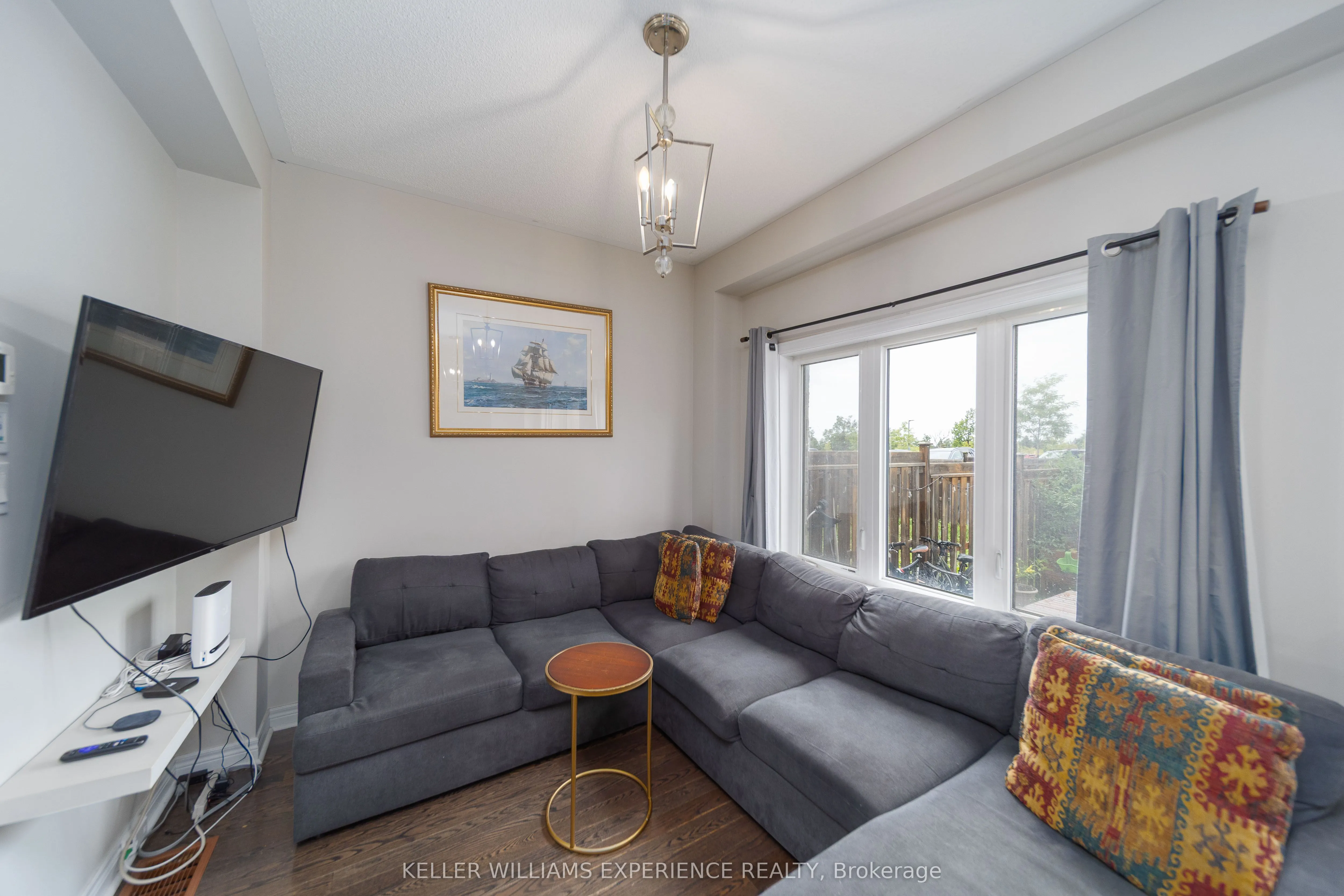 48 Snelgrove Crescent
