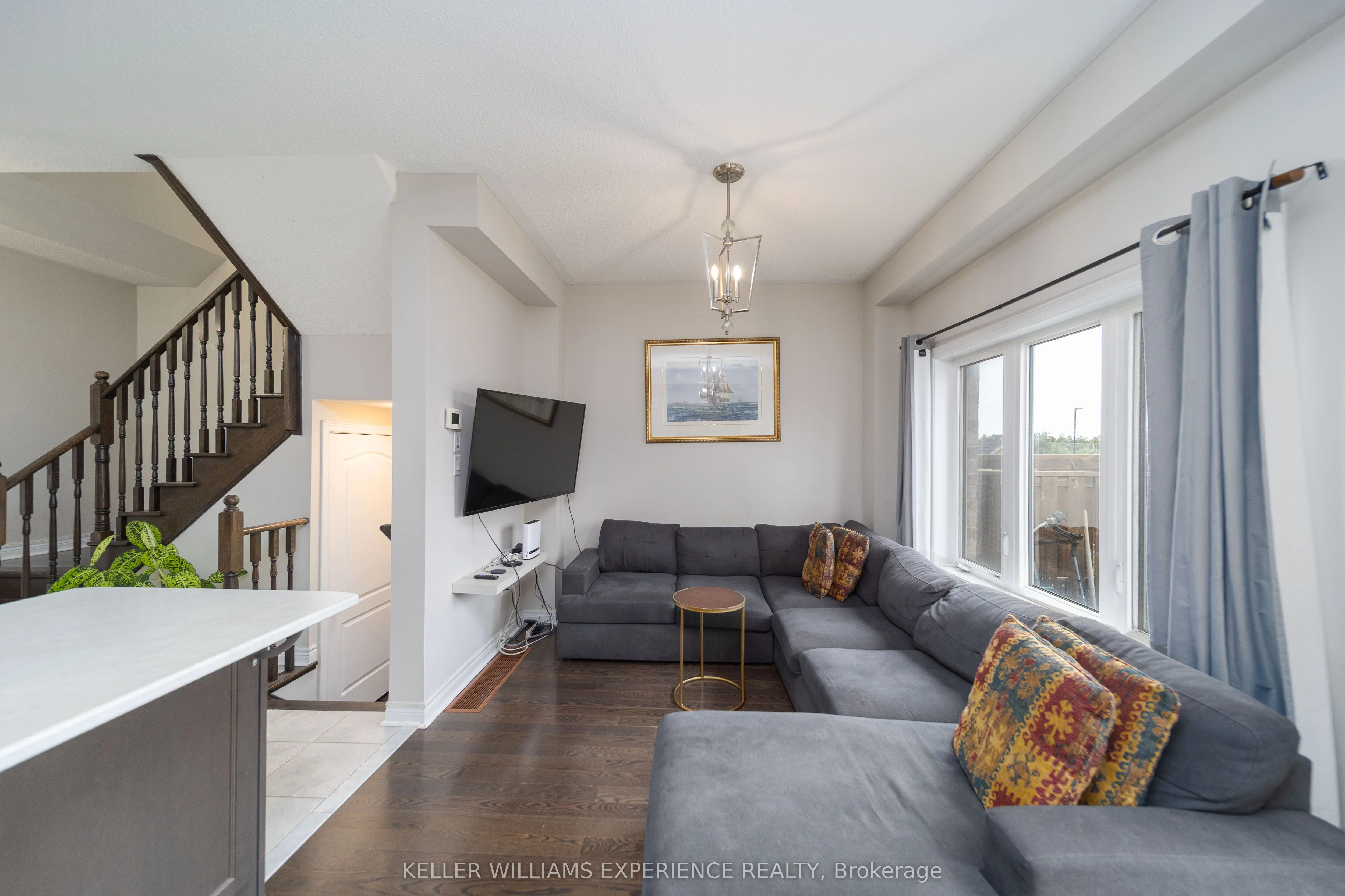 48 Snelgrove Crescent
