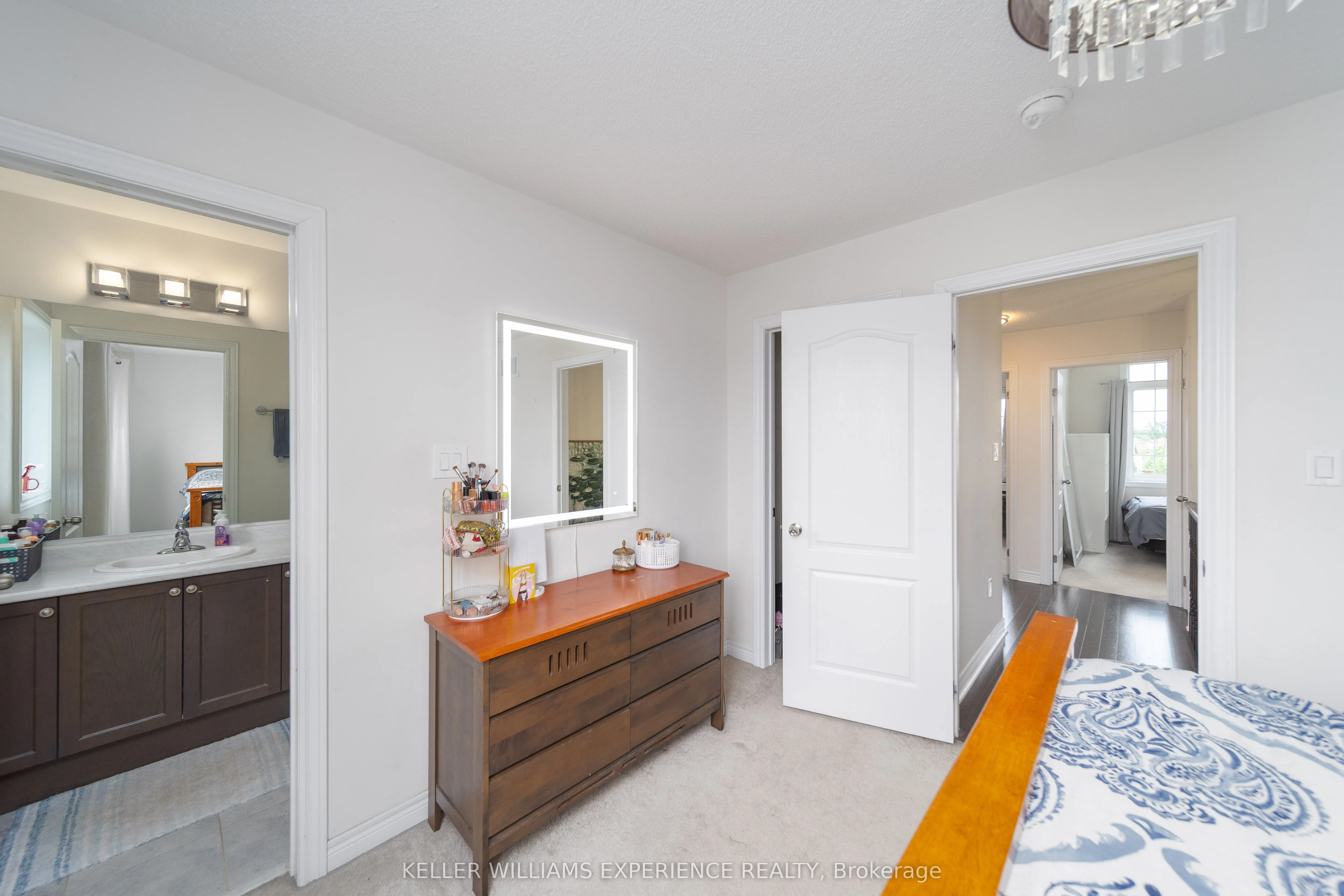 48 Snelgrove Crescent