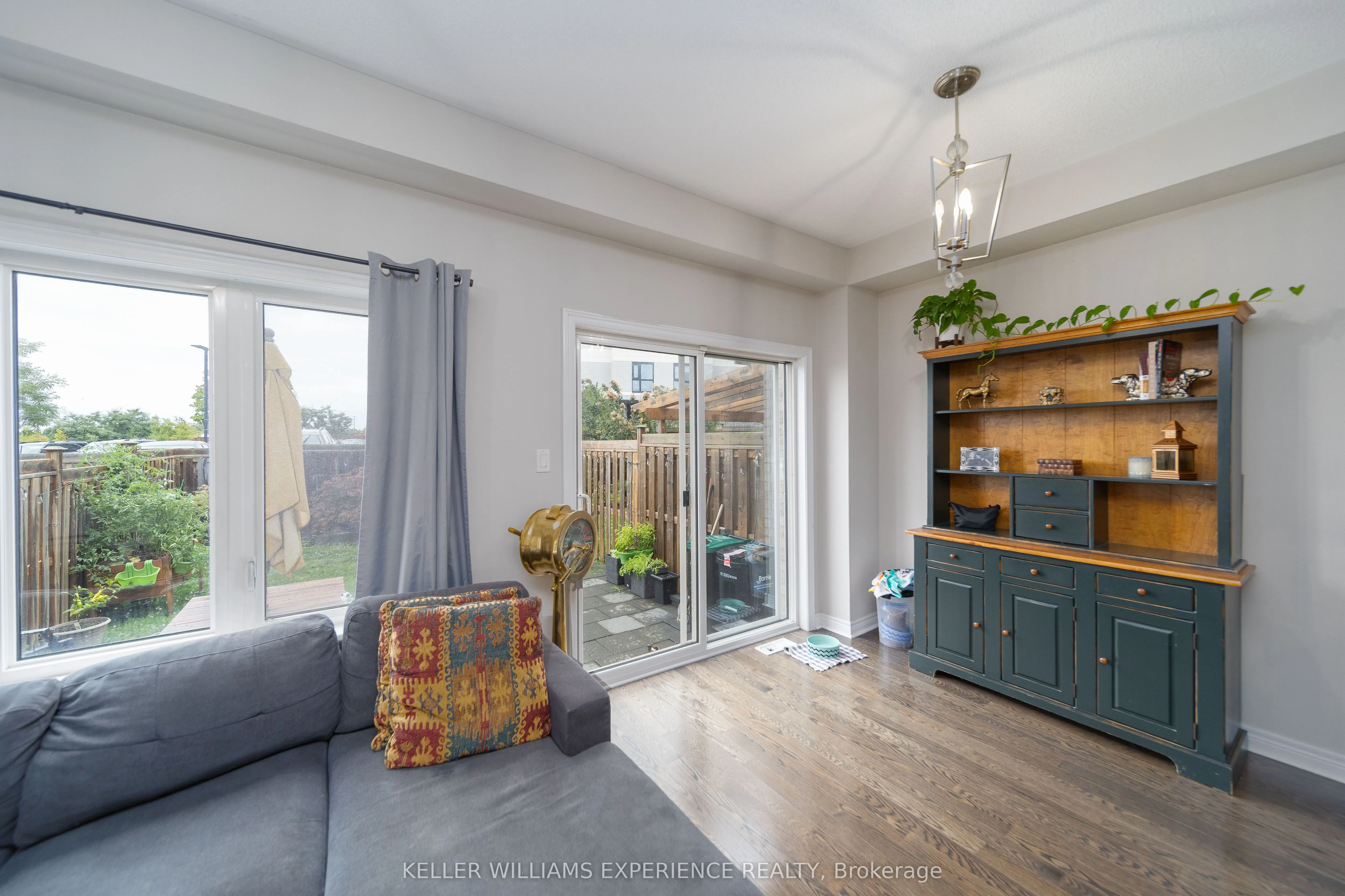 48 Snelgrove Crescent