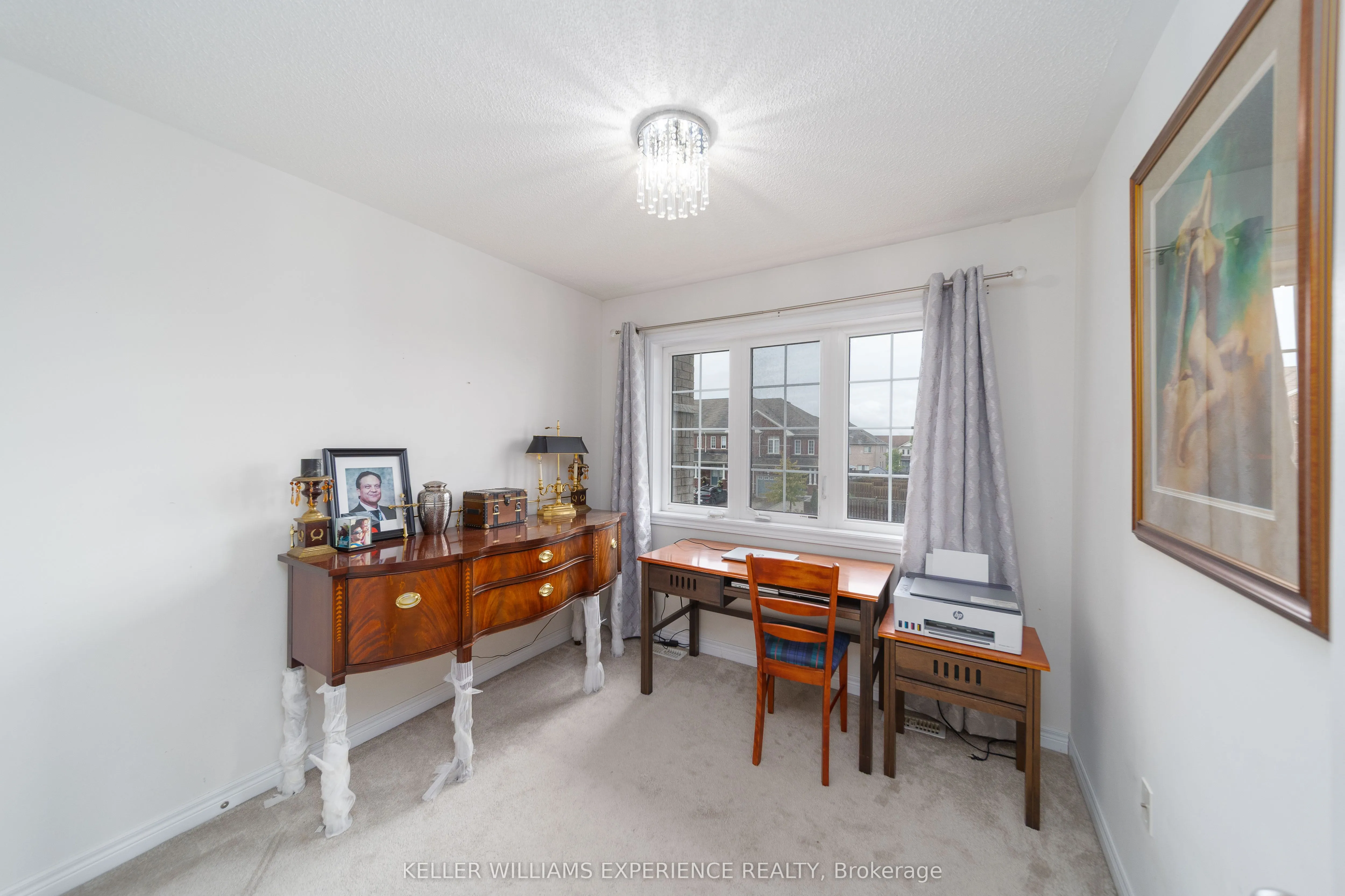 48 Snelgrove Crescent