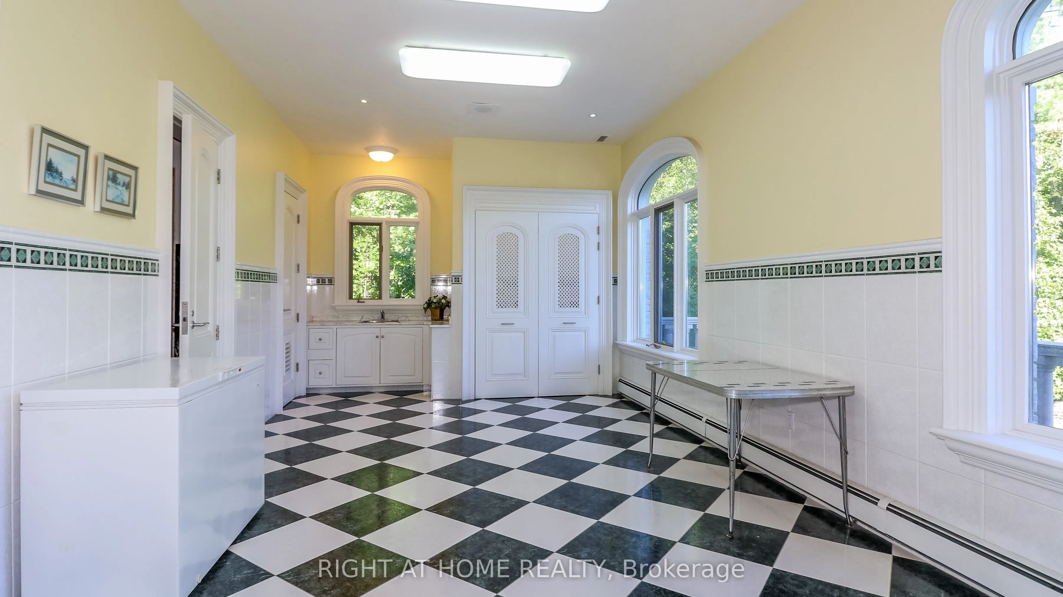290 Tollendal Mill Road