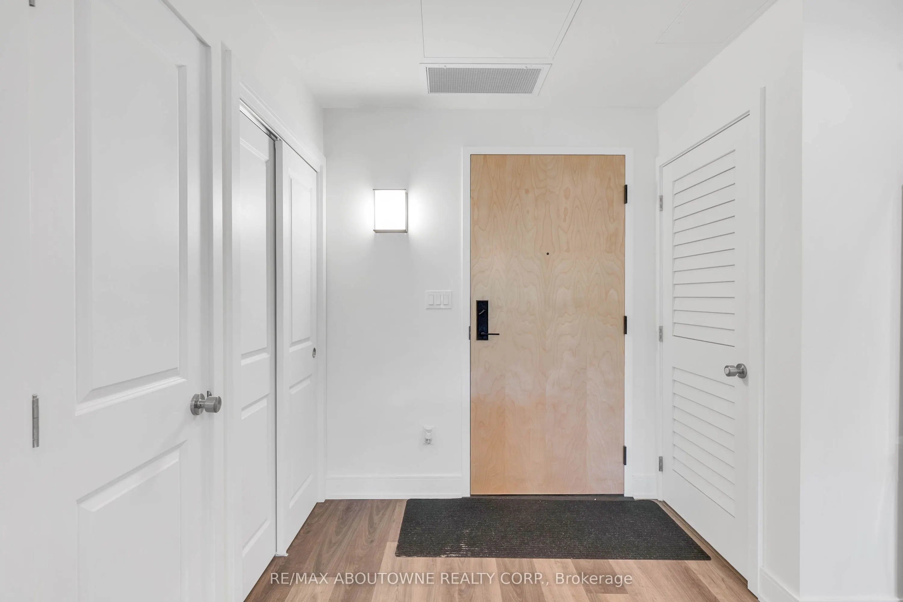 121 Mary Street, #414