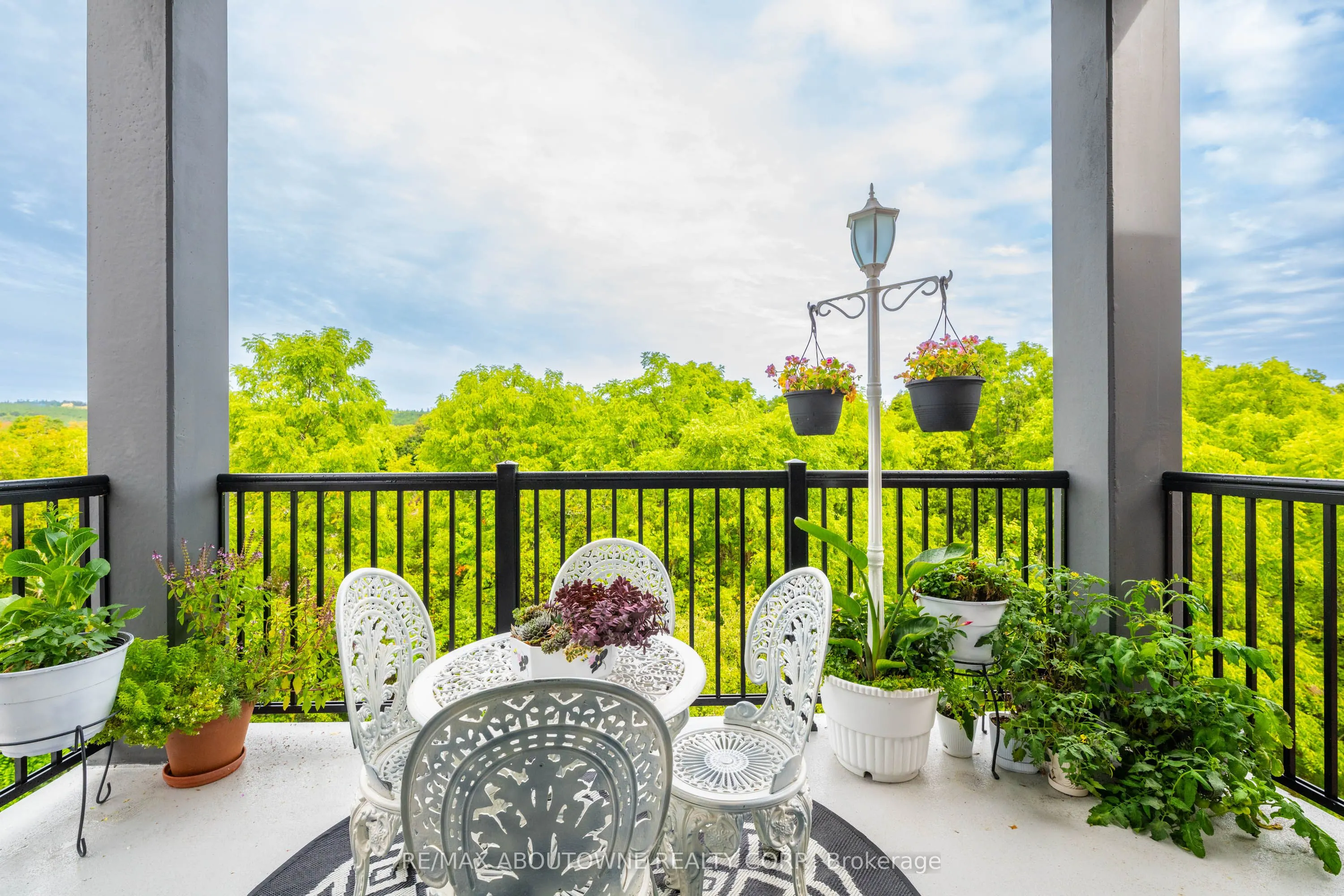 121 Mary Street, #414