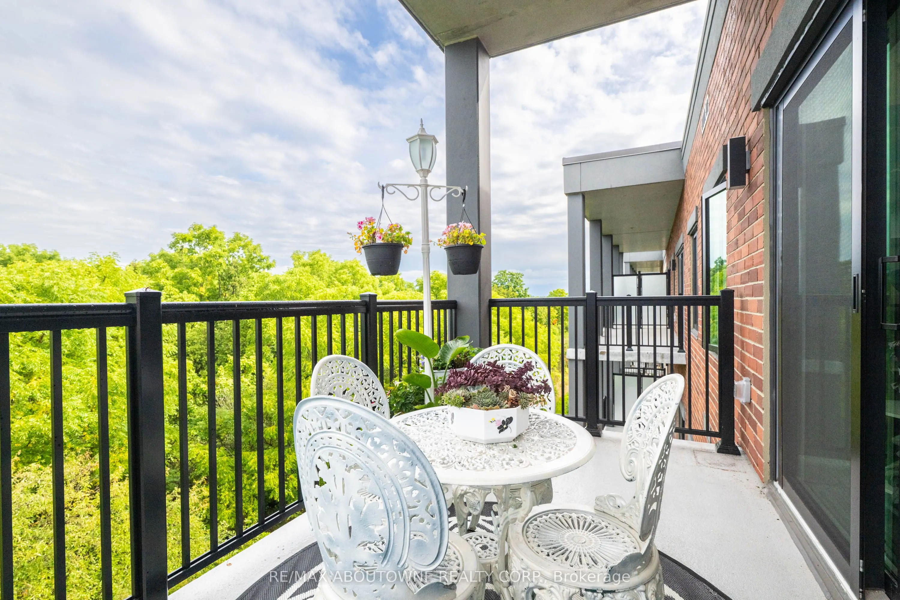 121 Mary Street, #414