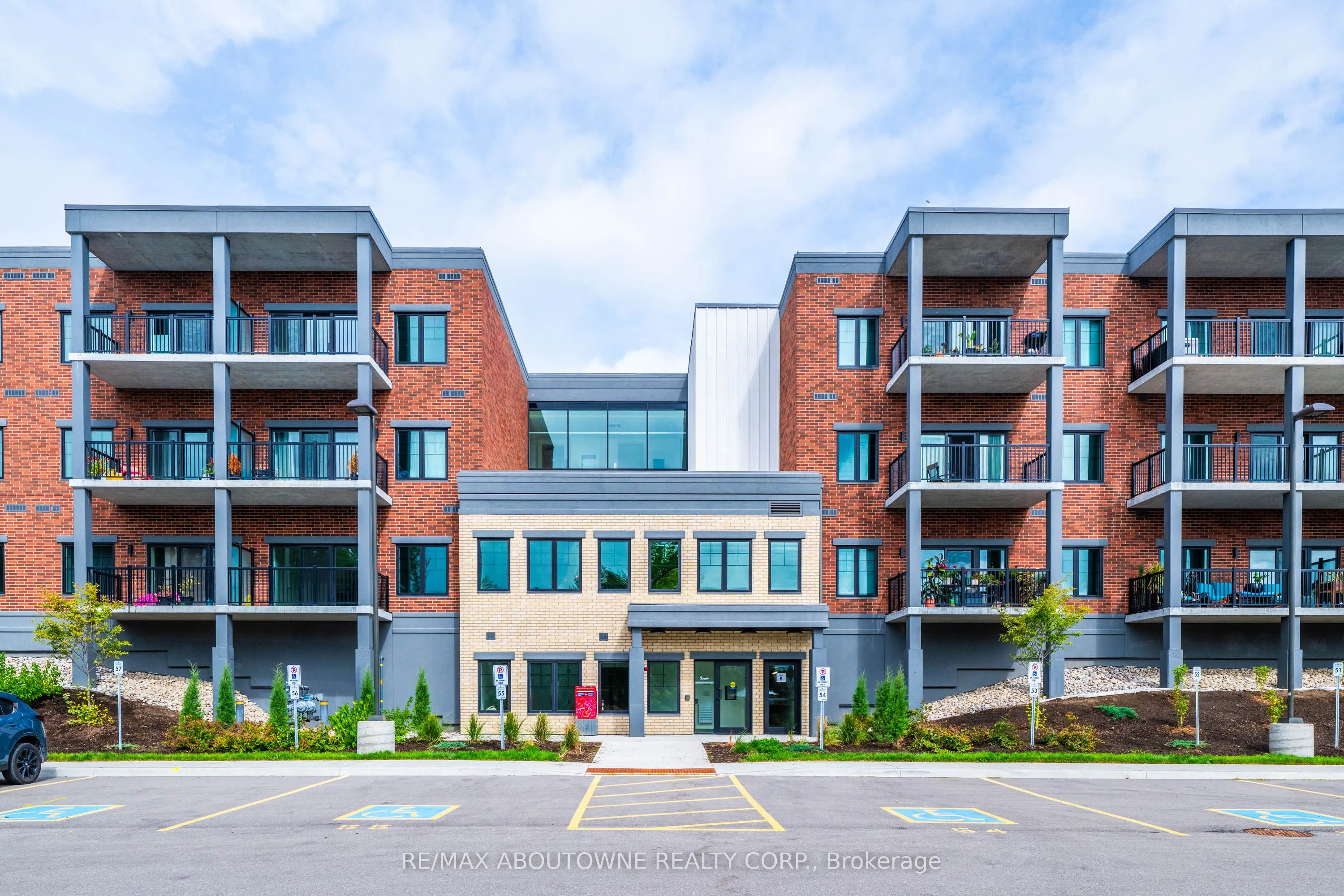 121 Mary Street, #414
