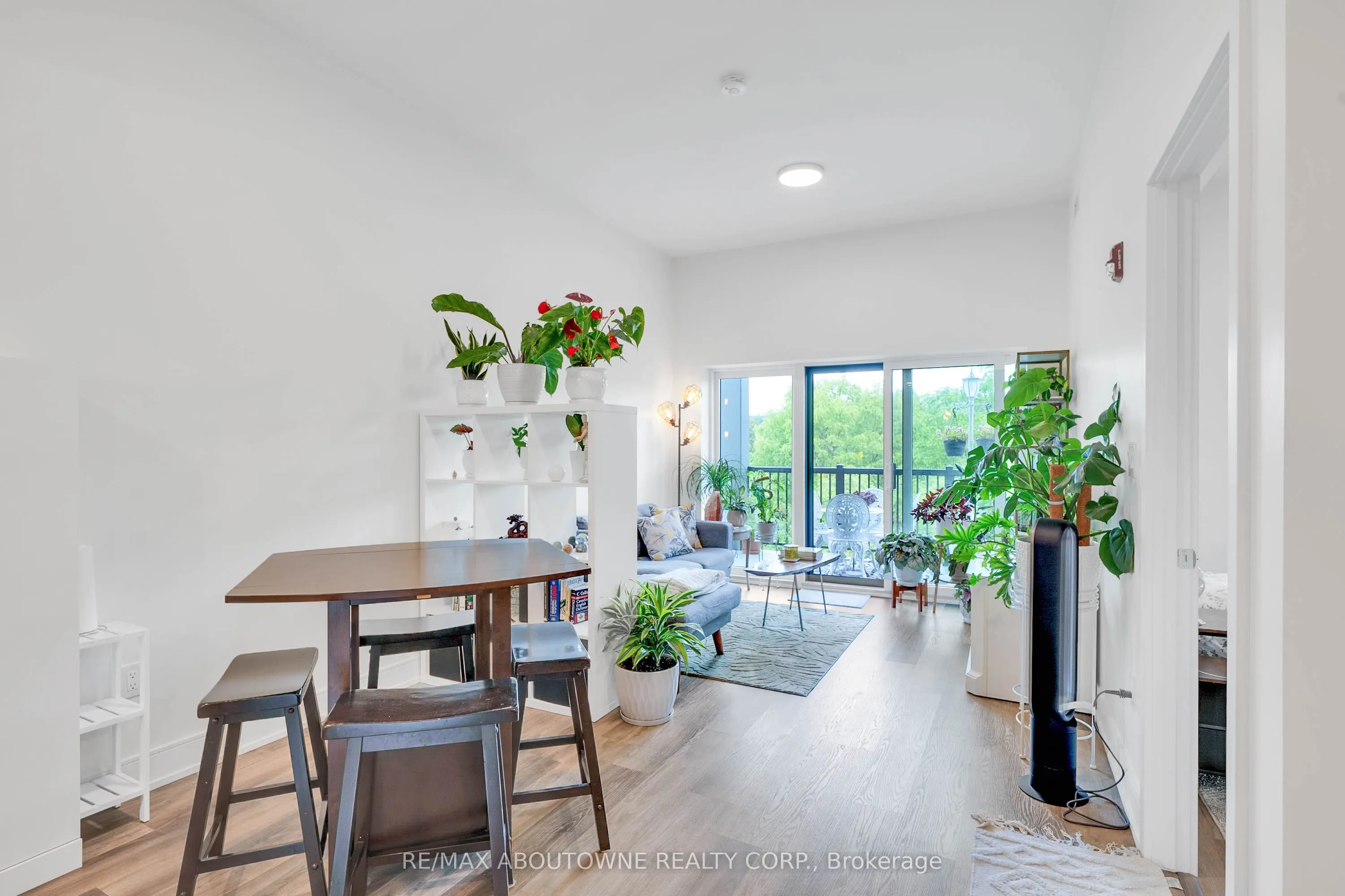 121 Mary Street, #414