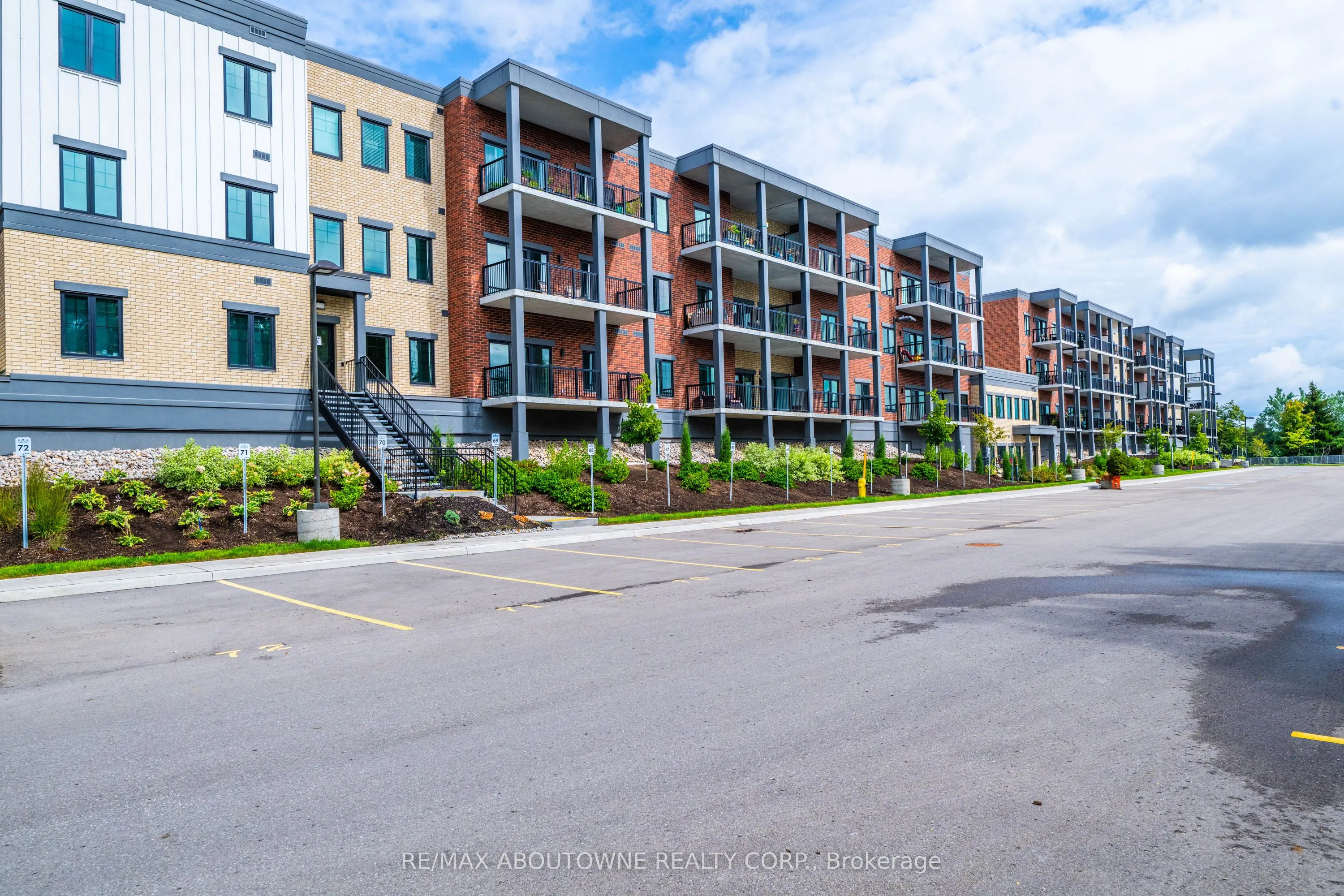 121 Mary Street, #414