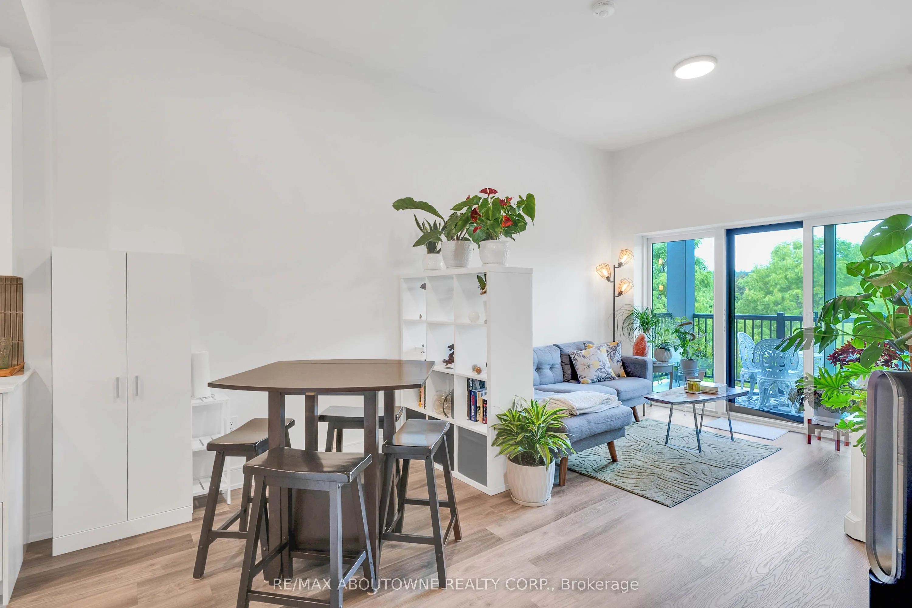 121 Mary Street, #414