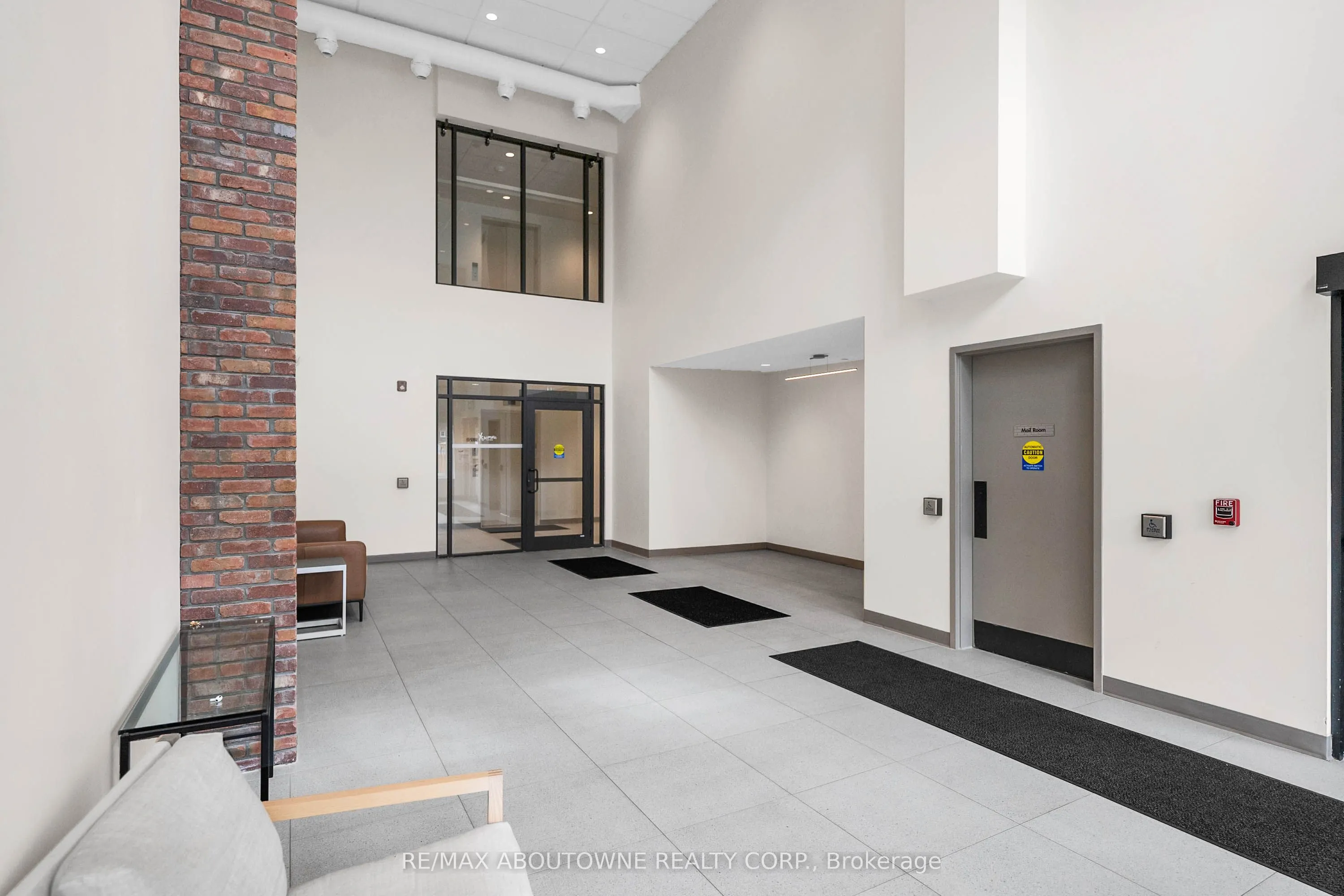 121 Mary Street, #414