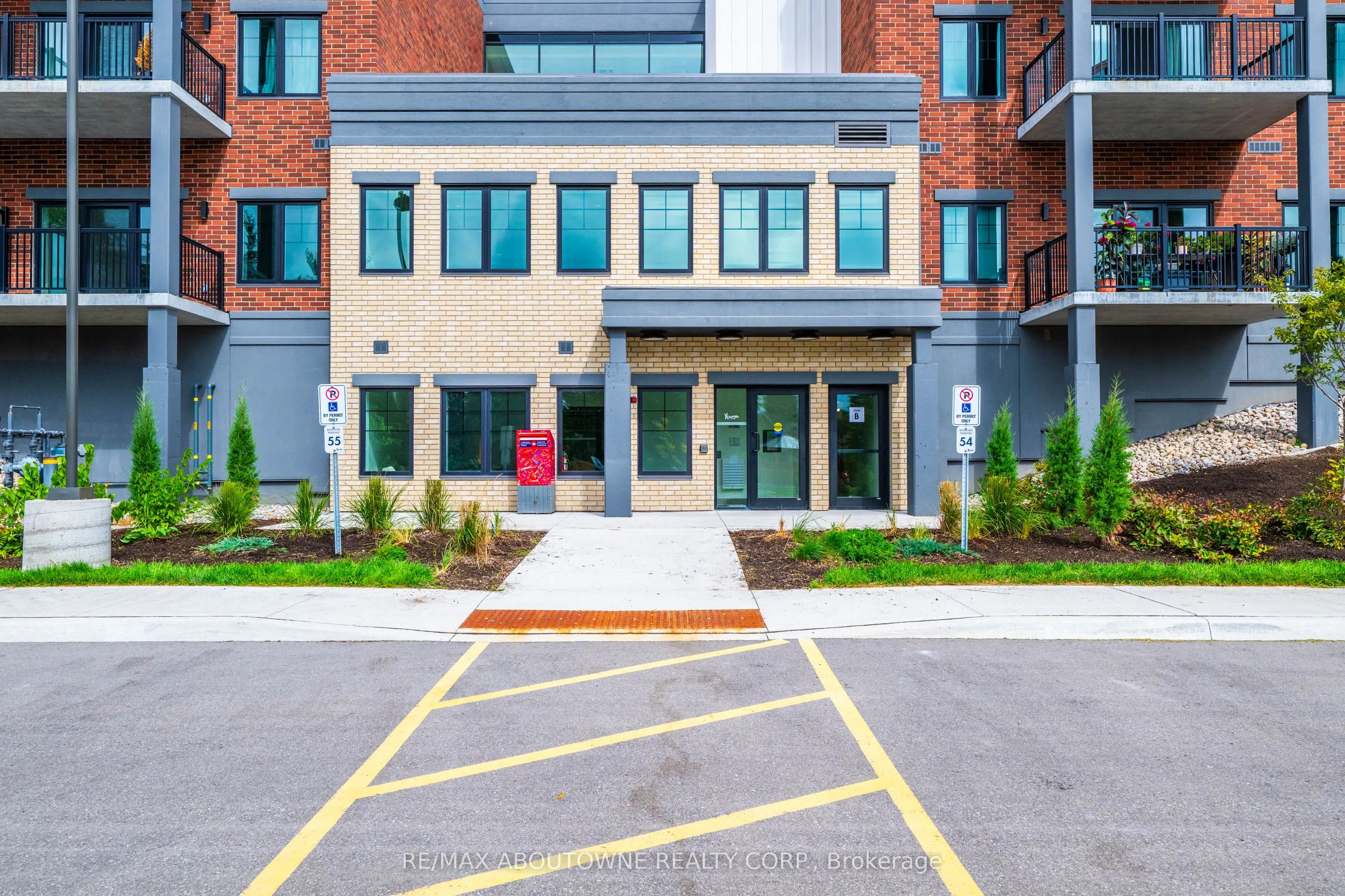 121 Mary Street, #414