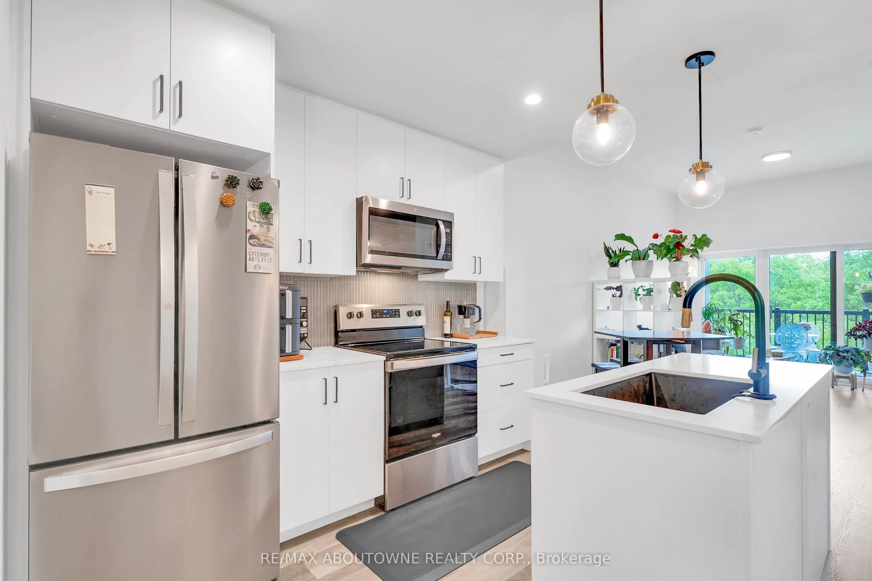 121 Mary Street, #414