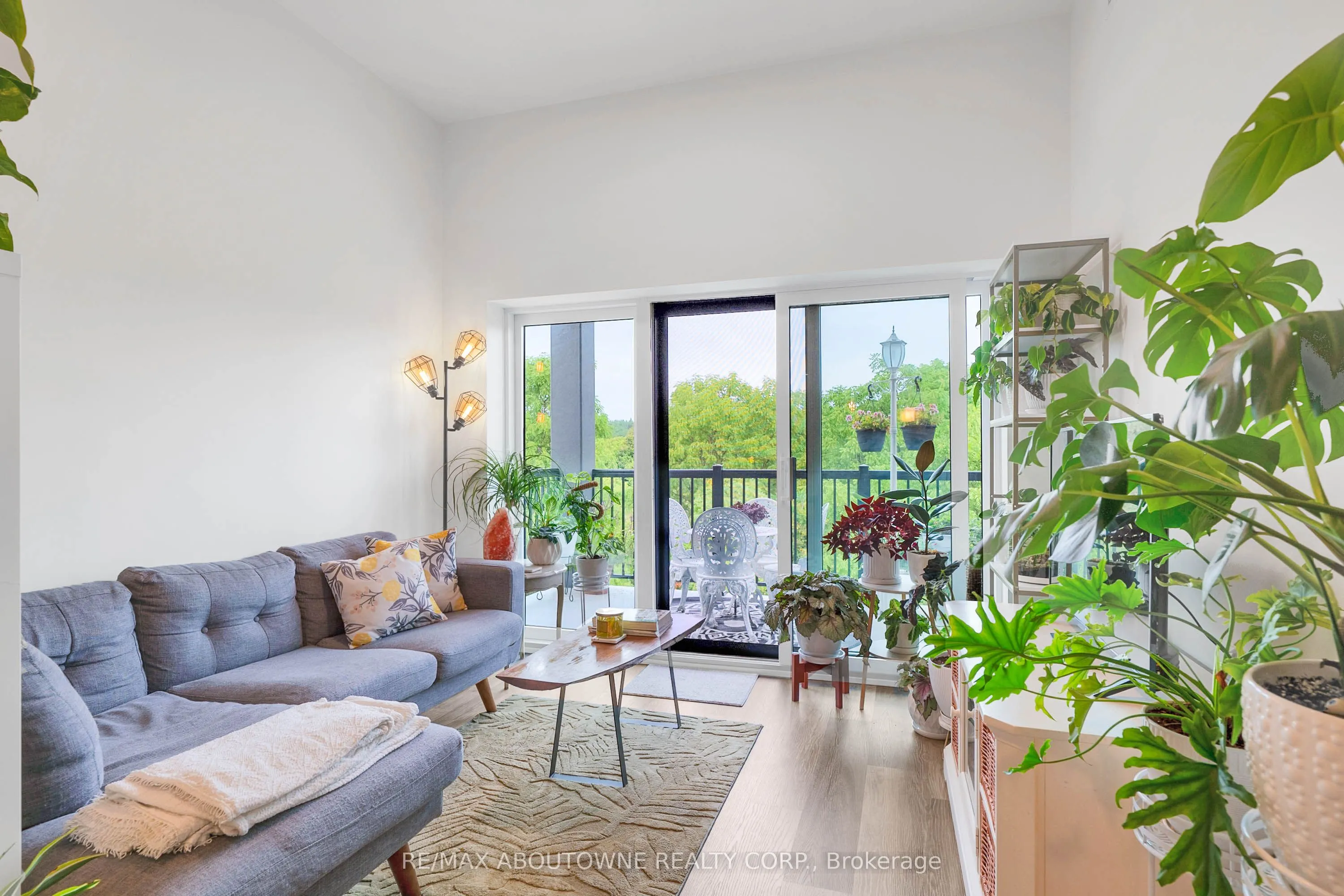 121 Mary Street, #414