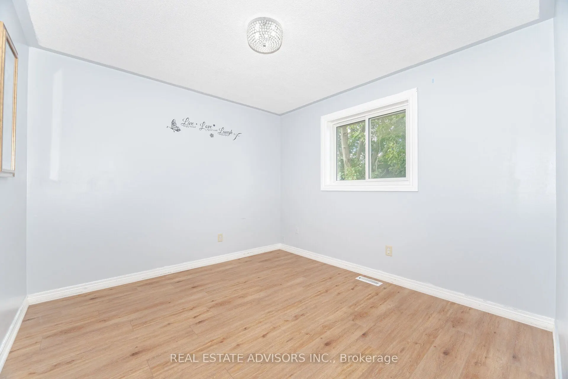 186 Ferndale Drive S
