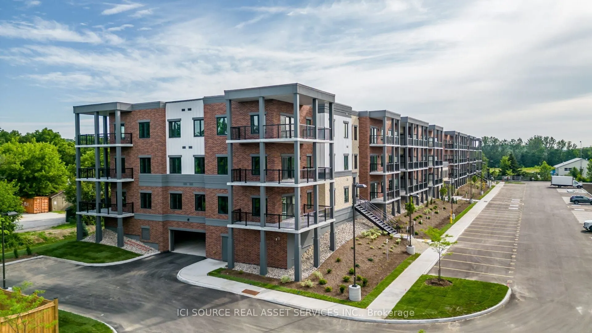 121 Mary Street, #421