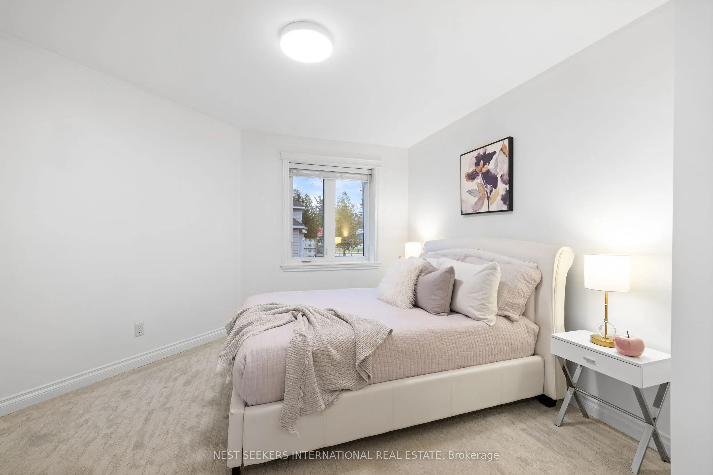 20 Tiny Beaches Road N