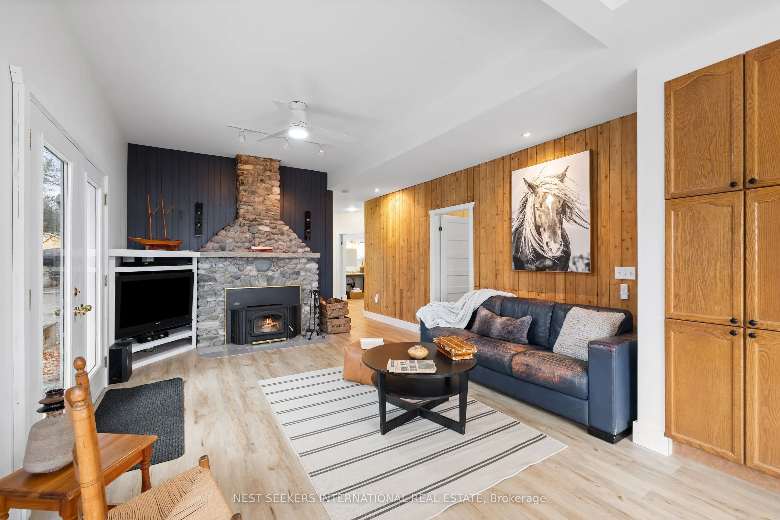 20 Tiny Beaches Road N