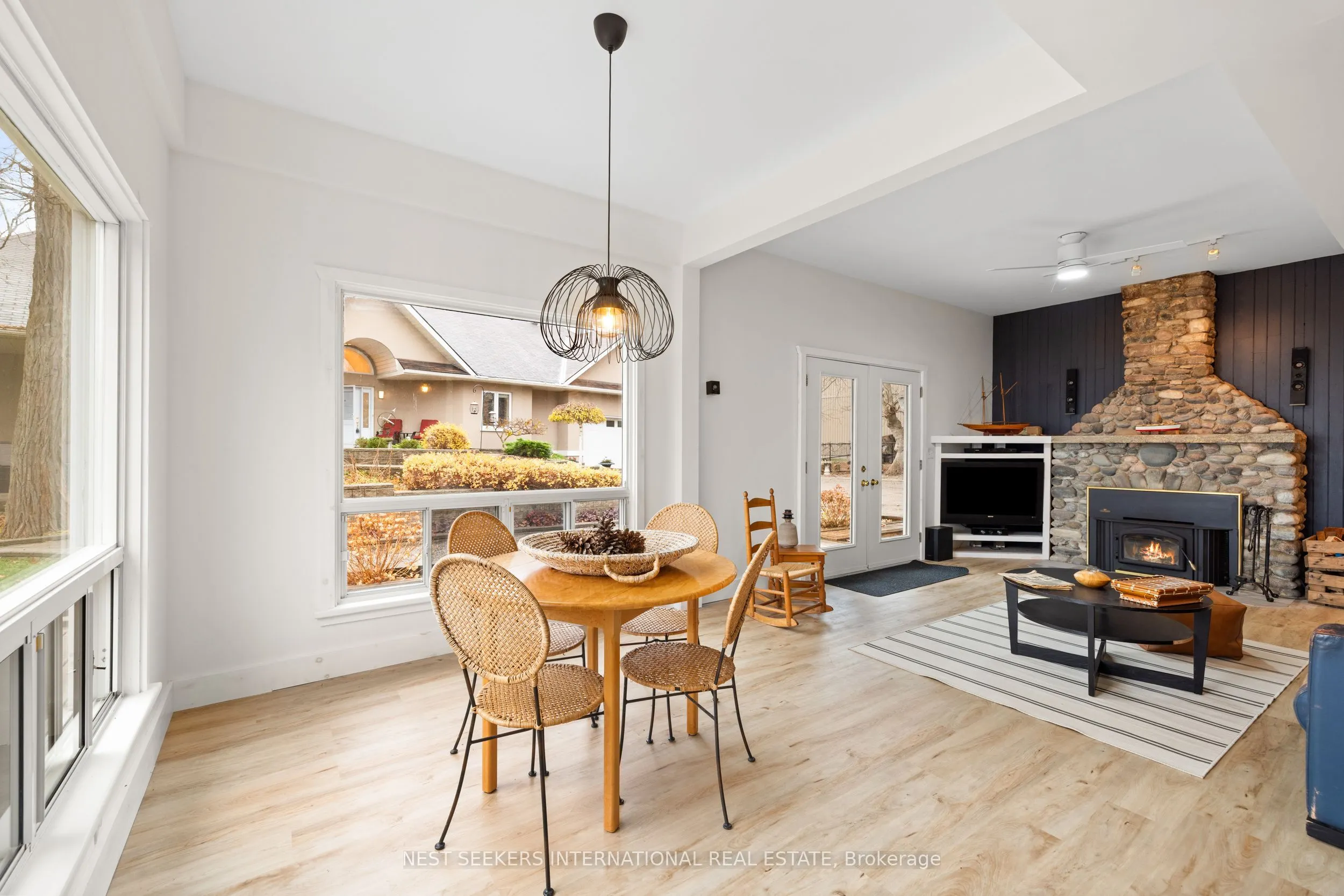20 Tiny Beaches Road N