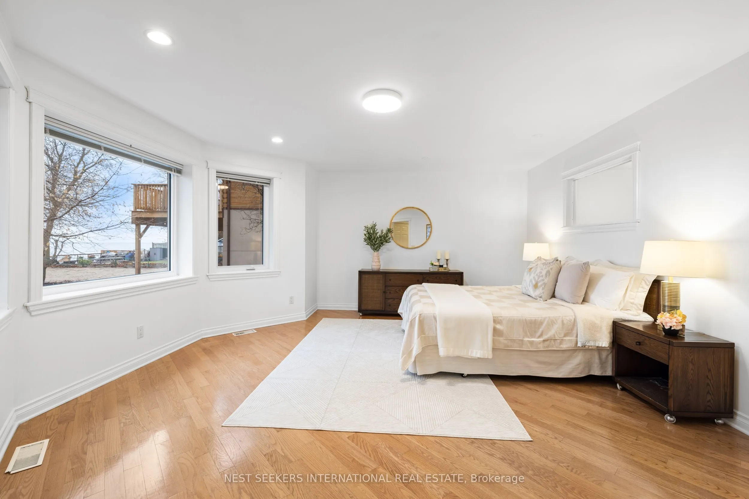20 Tiny Beaches Road N