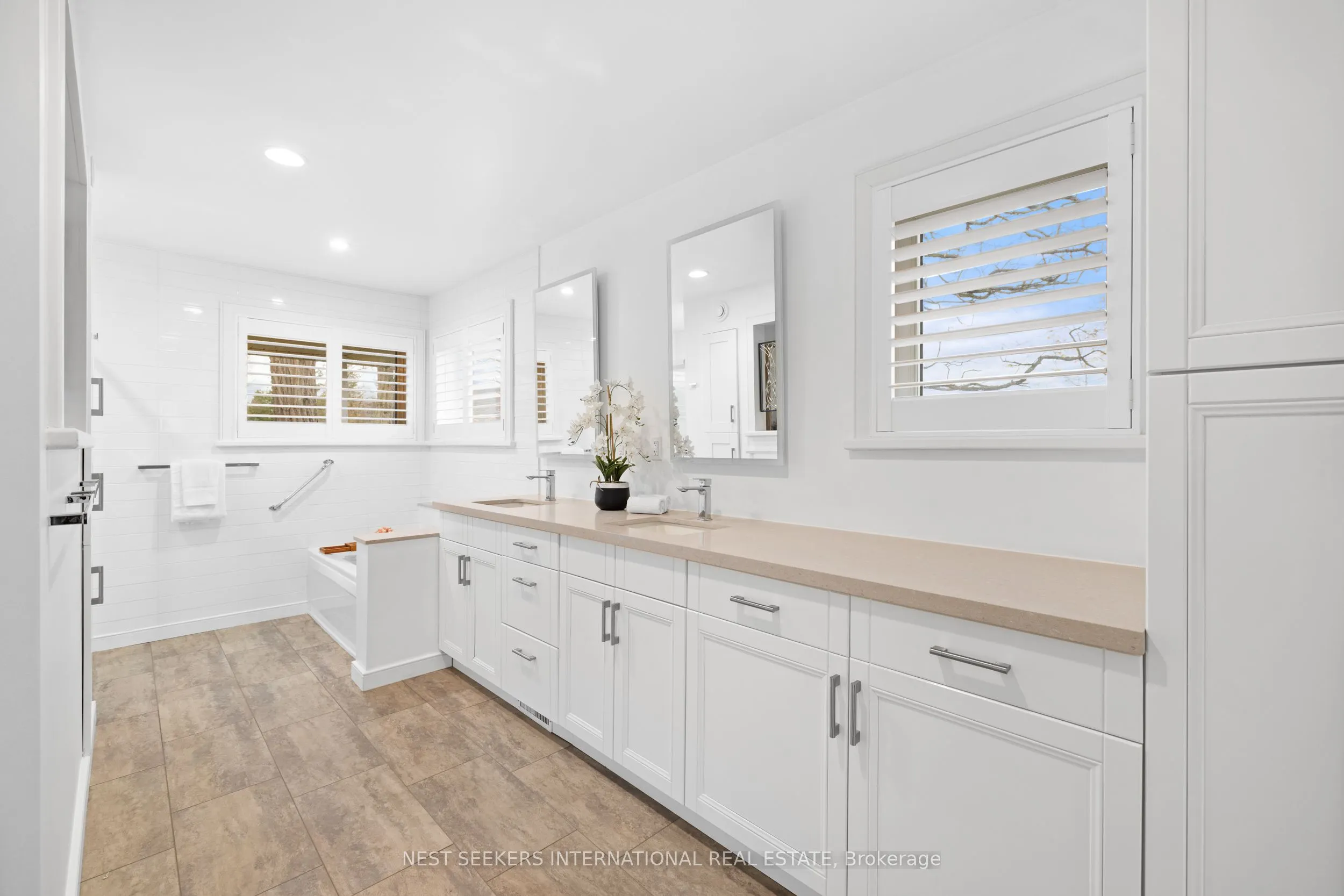 20 Tiny Beaches Road N