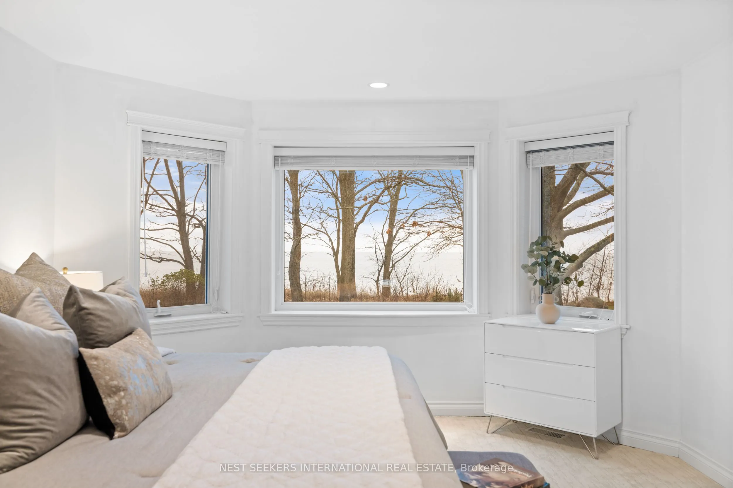 20 Tiny Beaches Road N