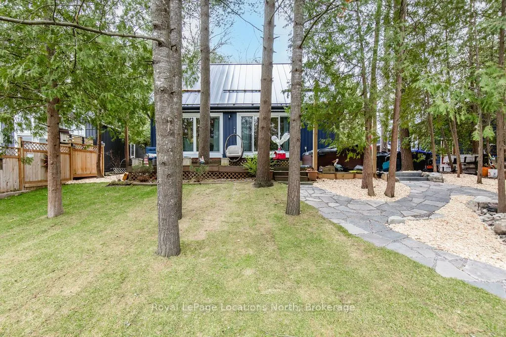 44 STROUD Crescent