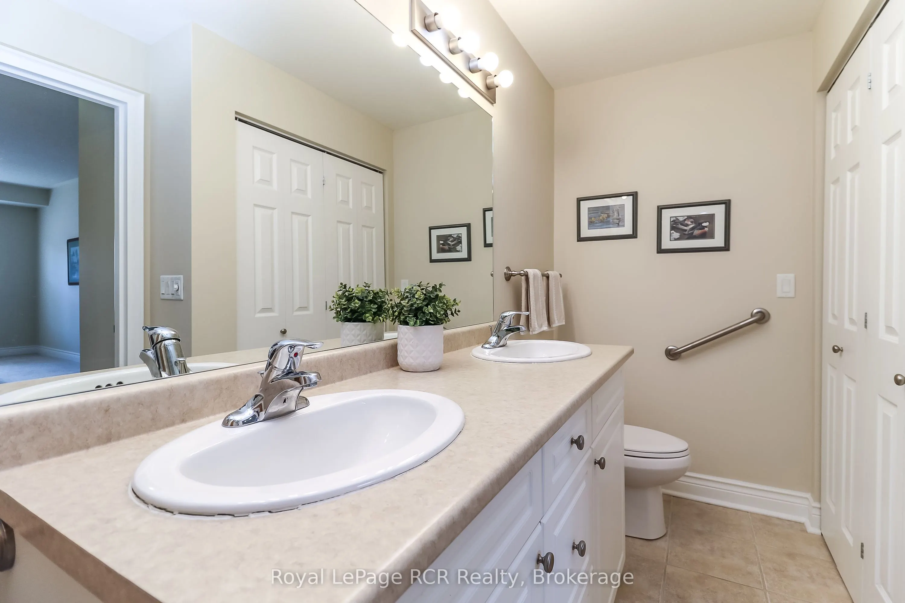 91 RAGLAN Street, #215