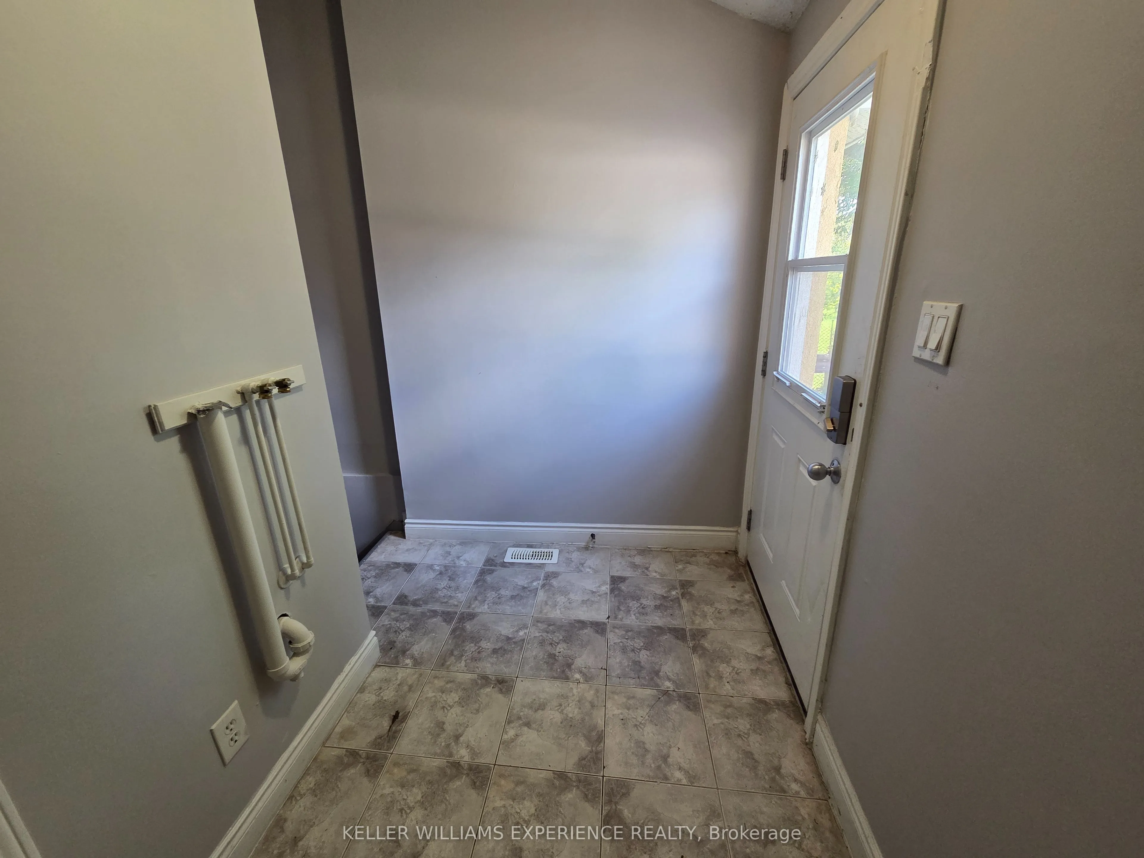 34 Toronto Street, #BSMT