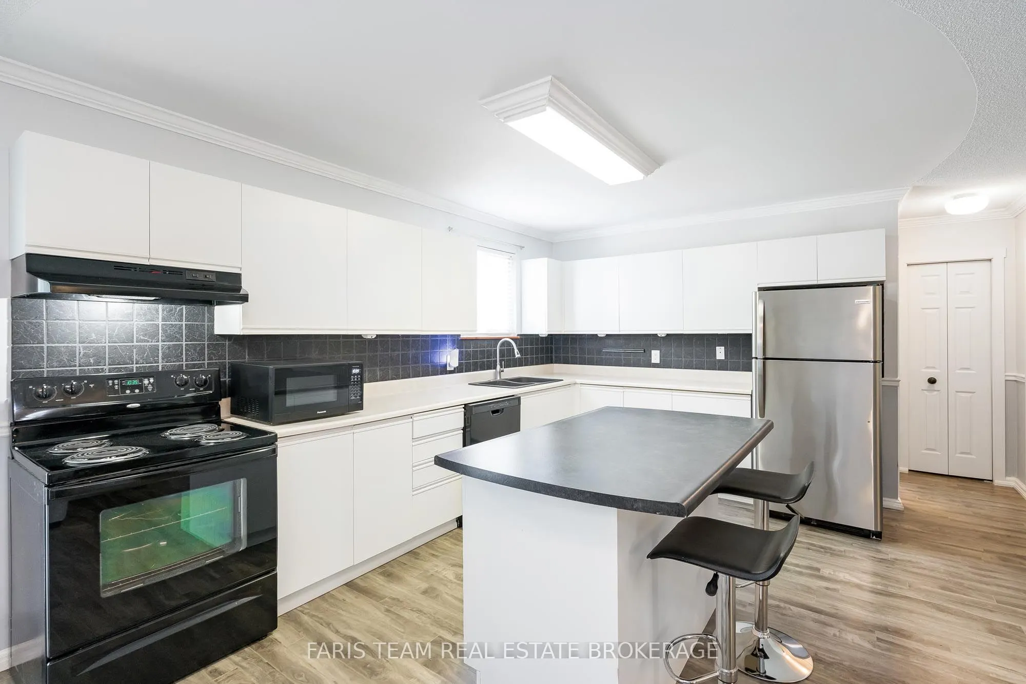 891 River Road W, #5