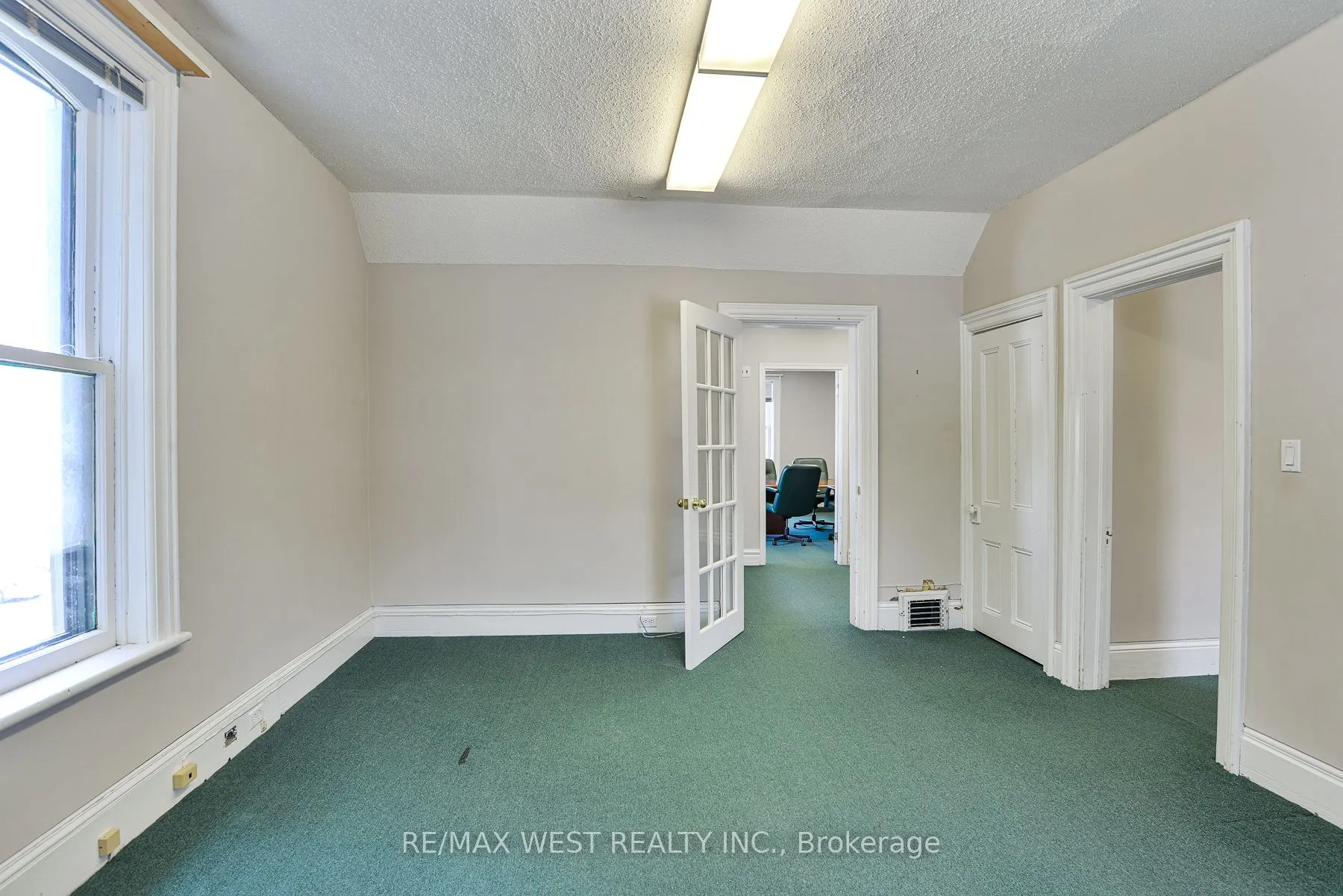 29 Albert Street N