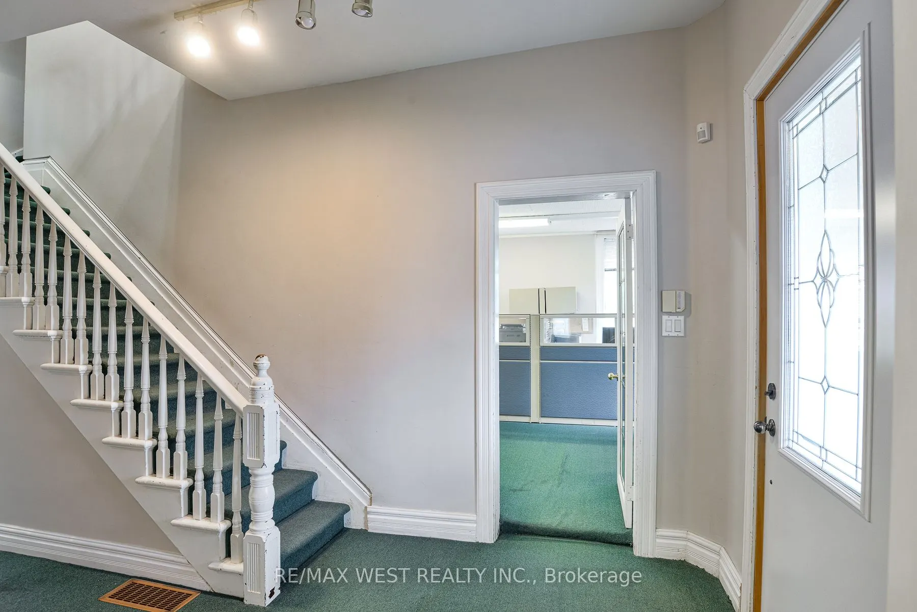 29 Albert Street N