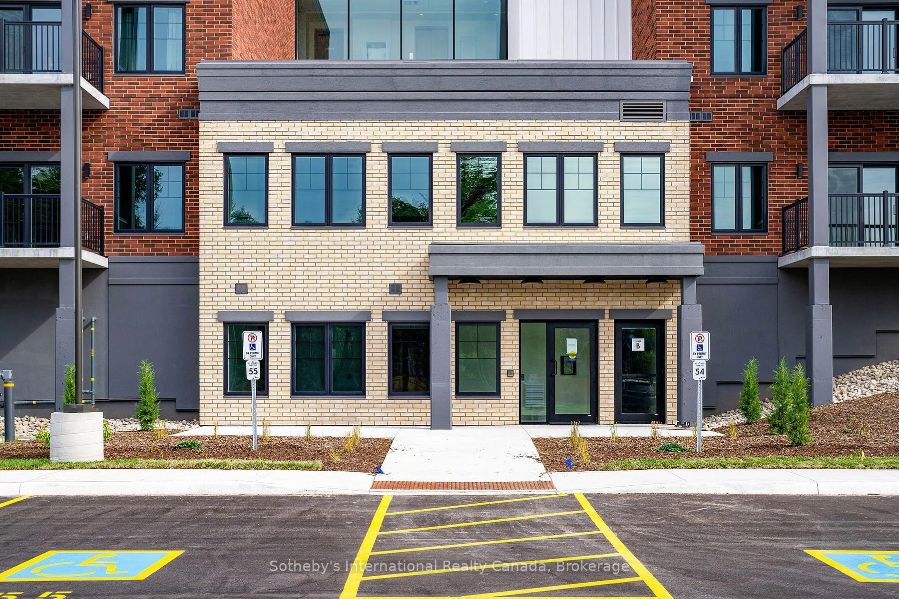 121 MARY Street, #221