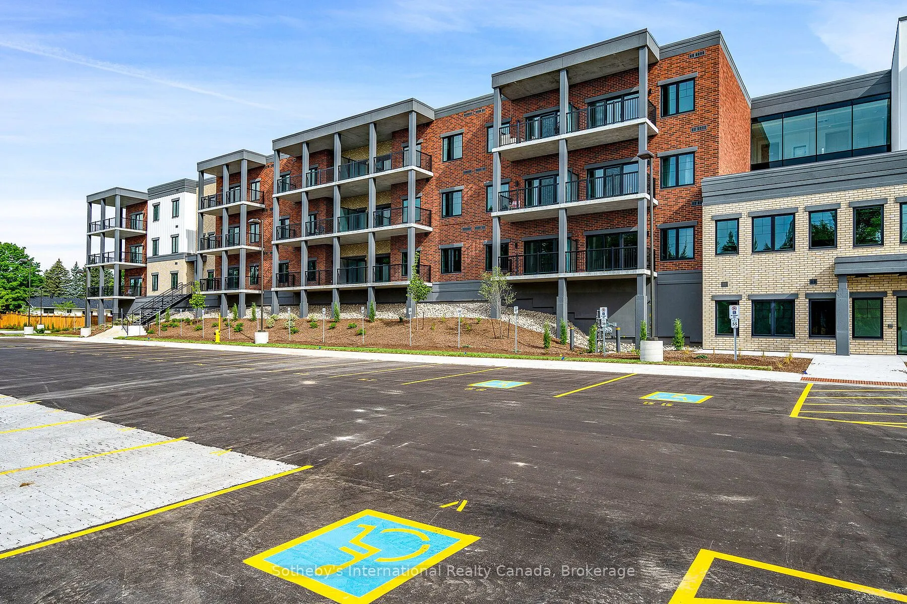 121 MARY Street, #221