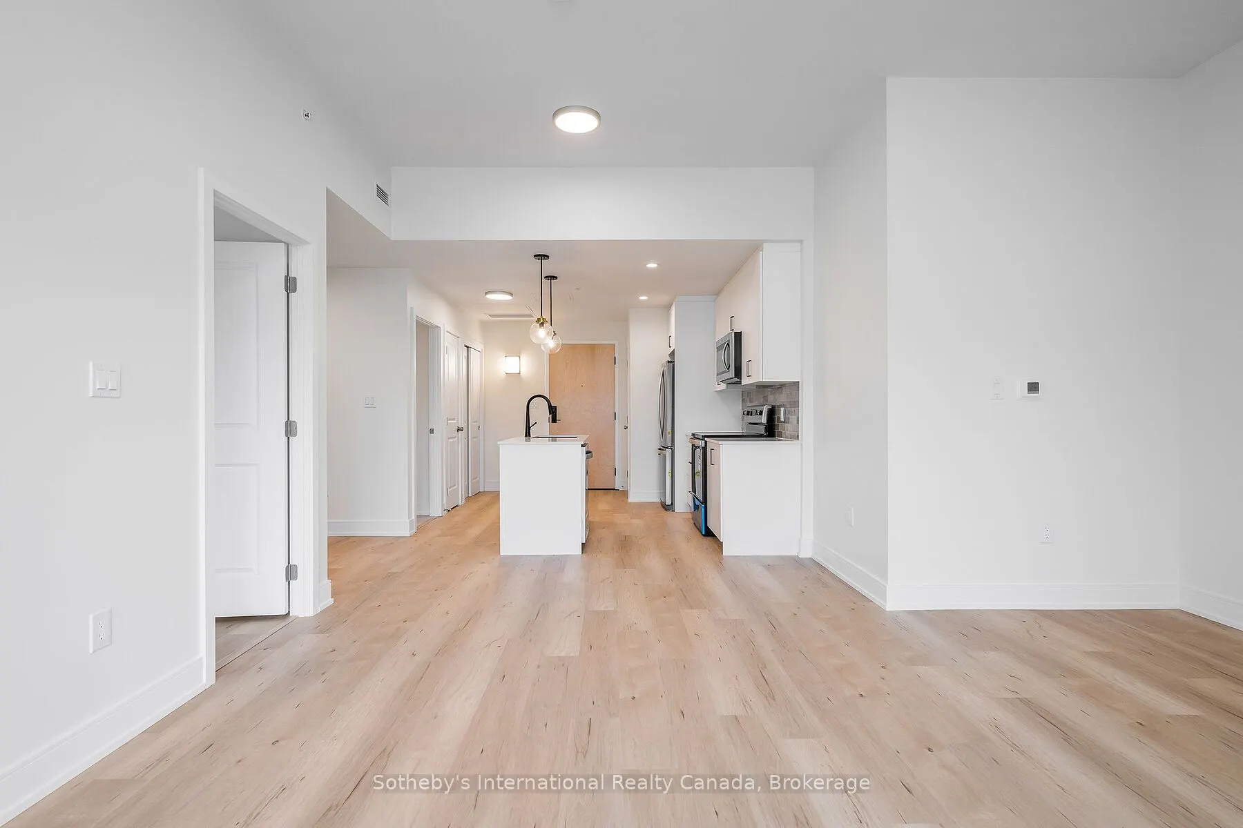 121 MARY Street, #221